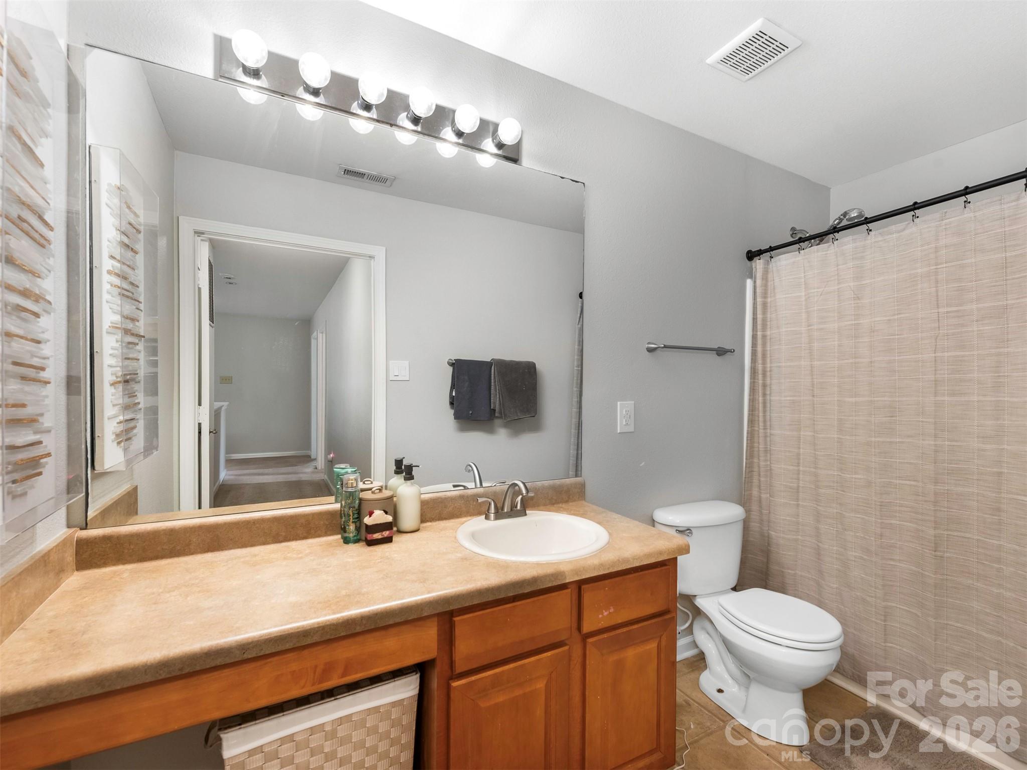 941 Capetown Lane — Clover