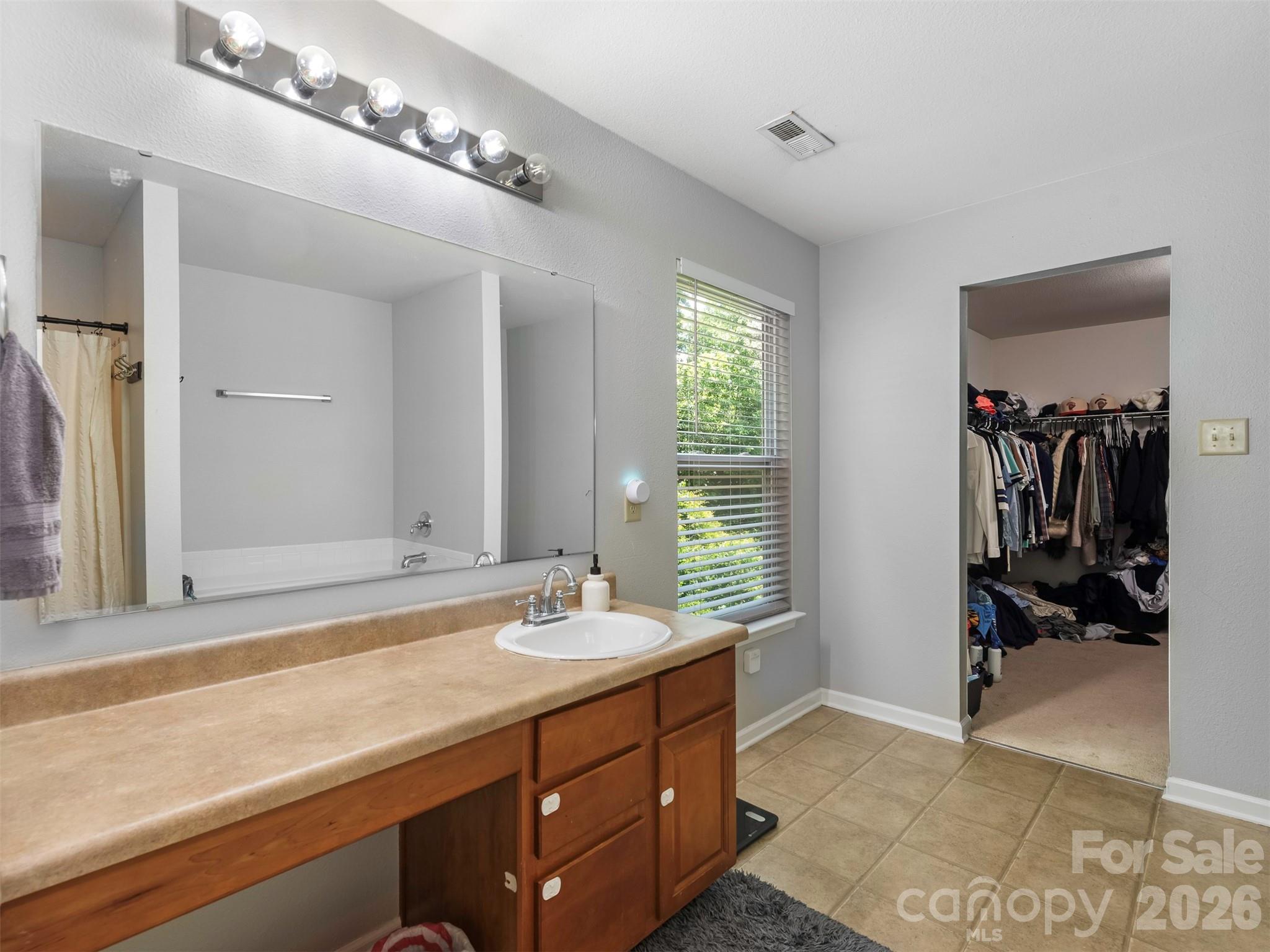 941 Capetown Lane — Clover