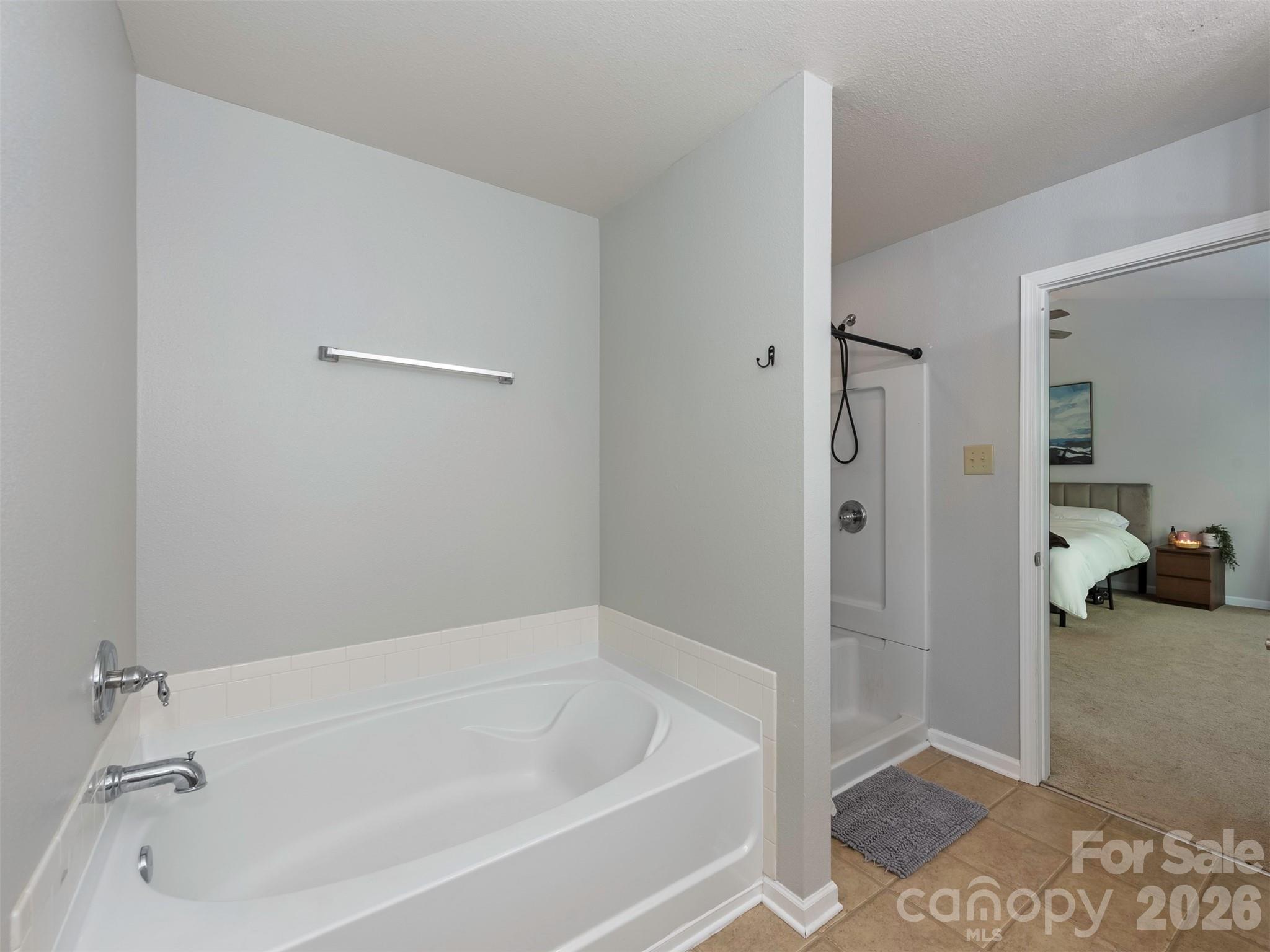 941 Capetown Lane — Clover