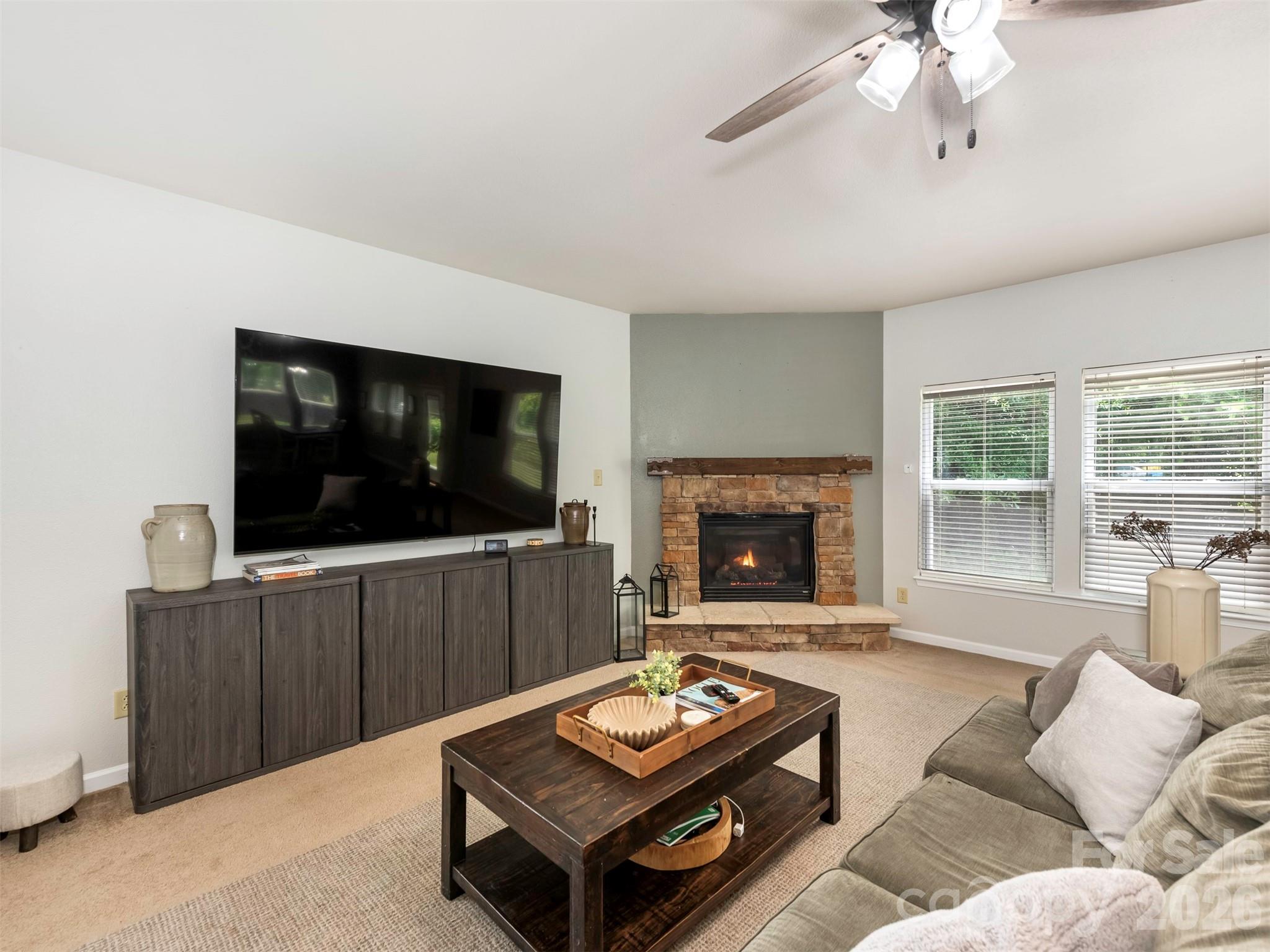 941 Capetown Lane — Clover