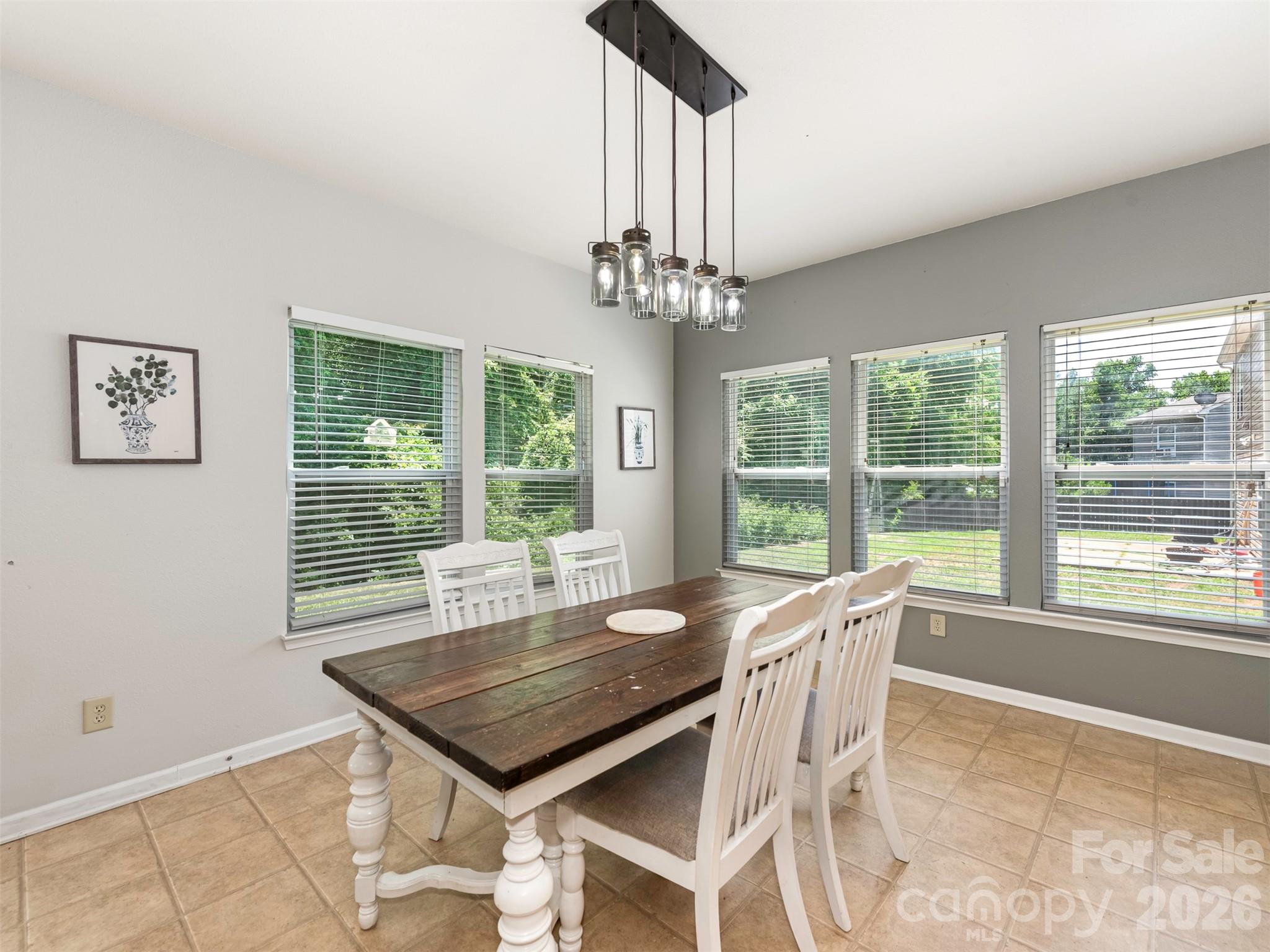 941 Capetown Lane — Clover