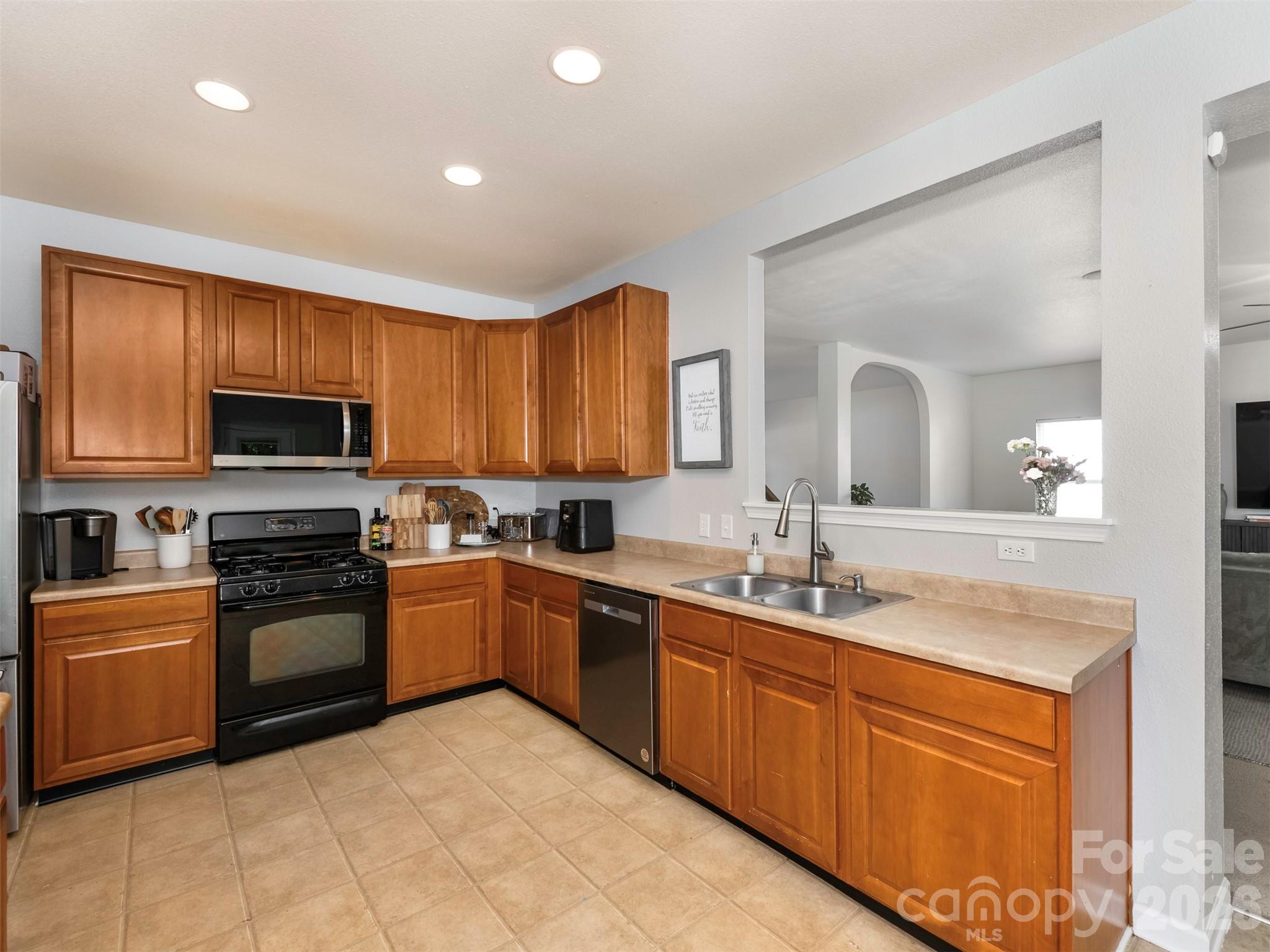 941 Capetown Lane — Clover