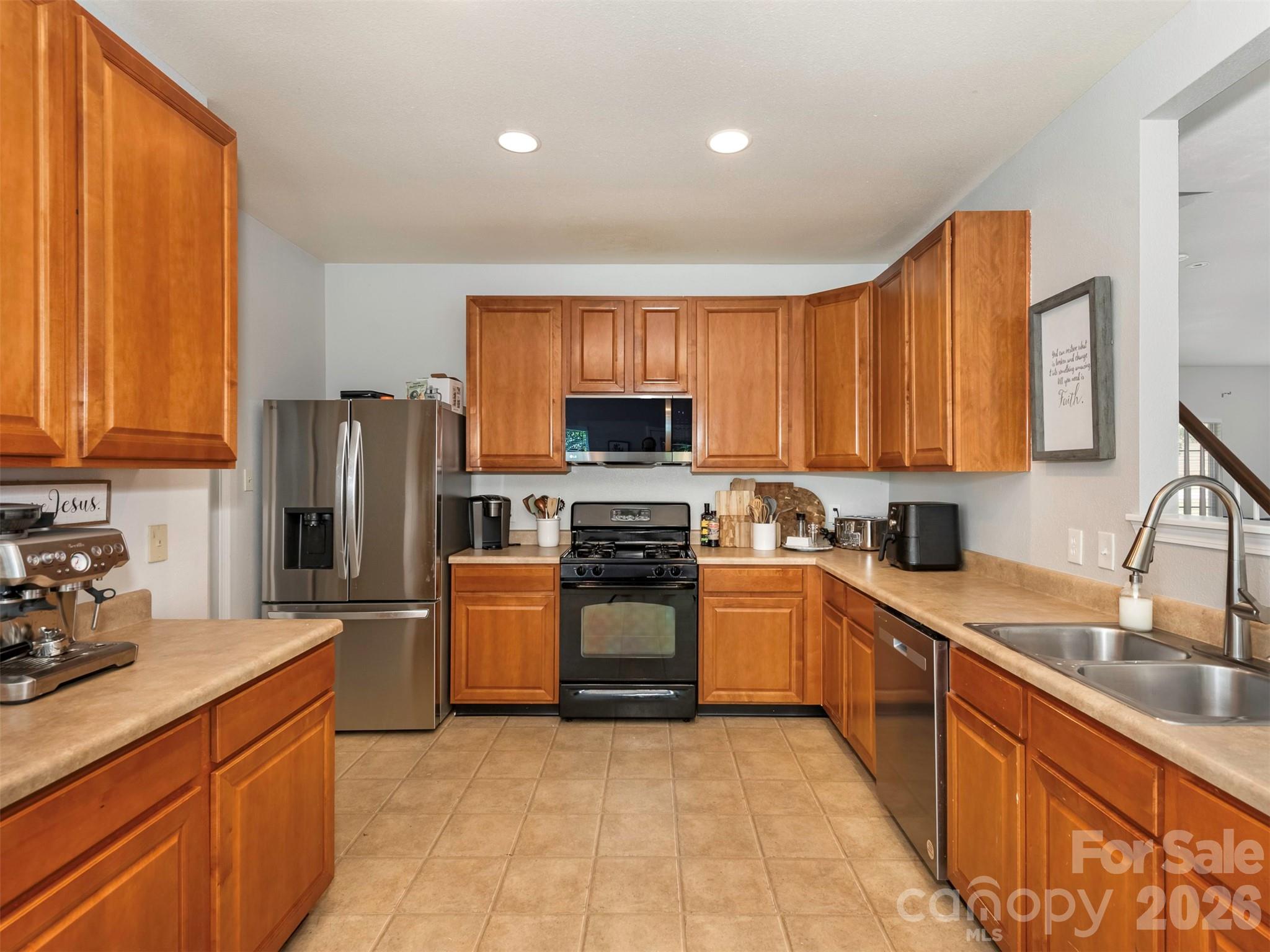 941 Capetown Lane — Clover