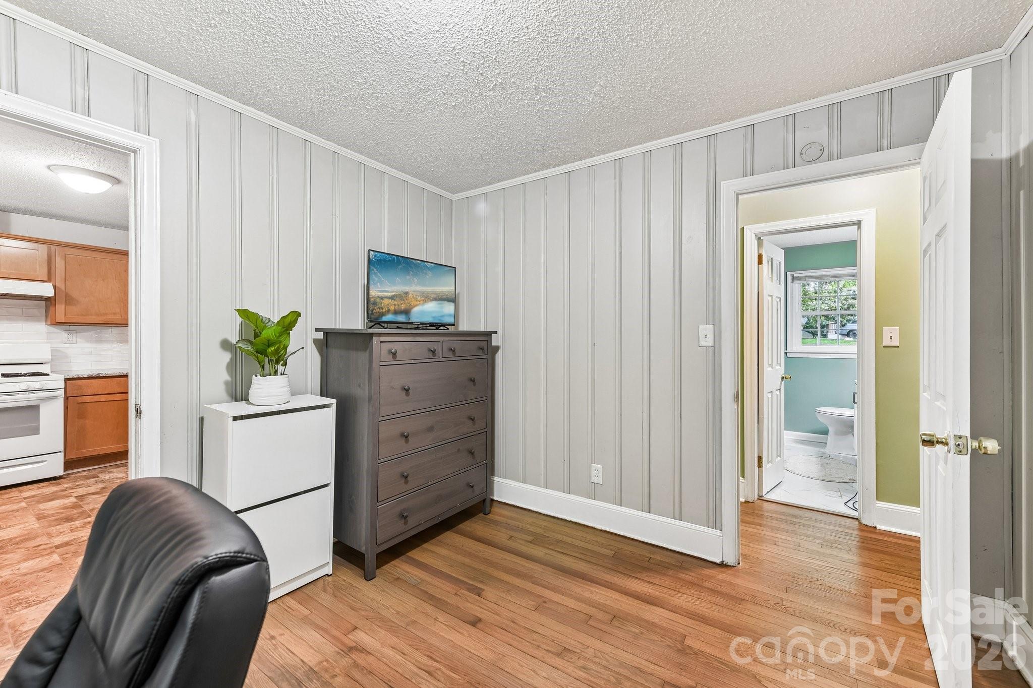 933 Clanton Road — Charlotte
