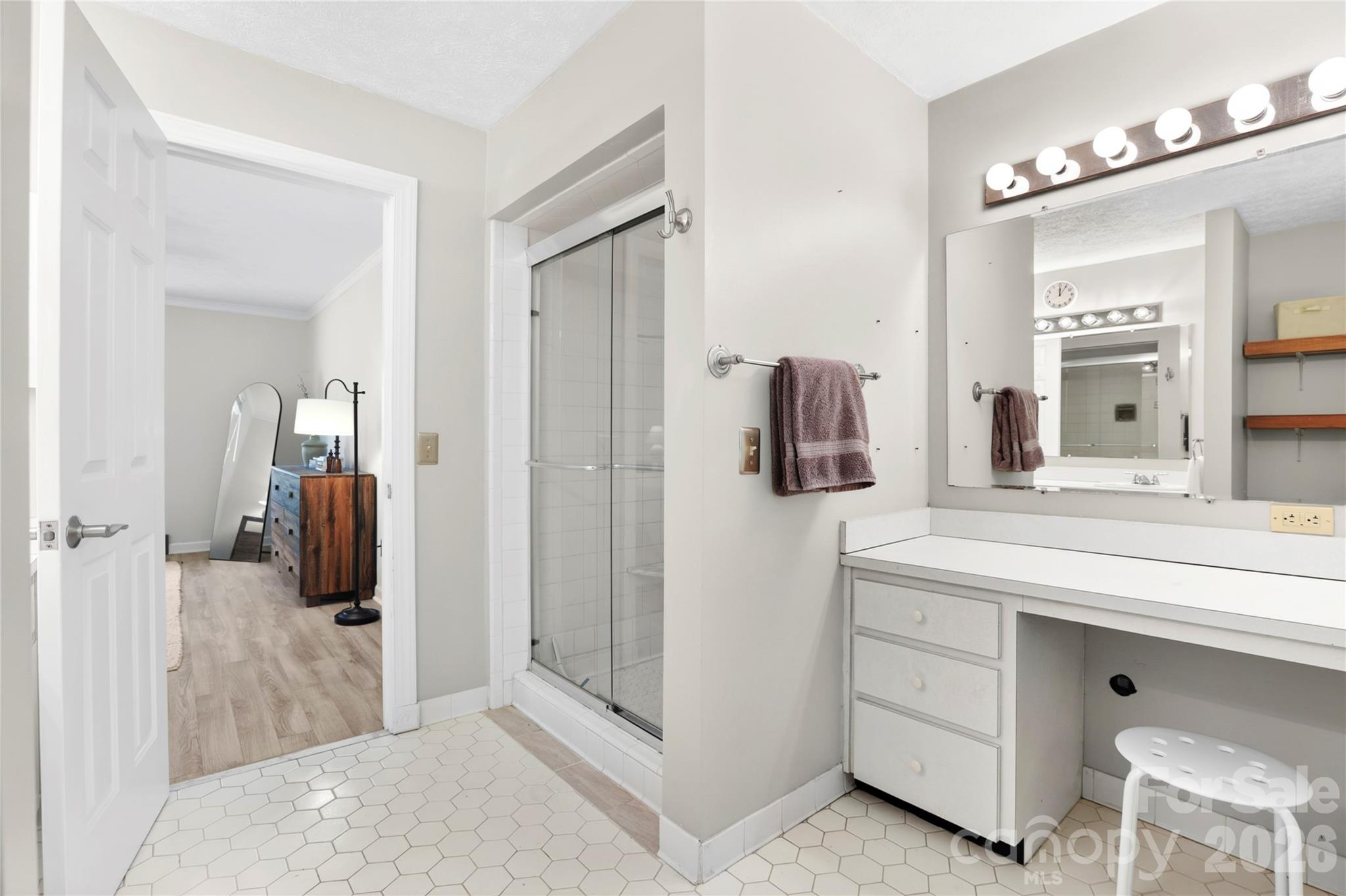 711 Oak Terrace Lane — Hendersonville
