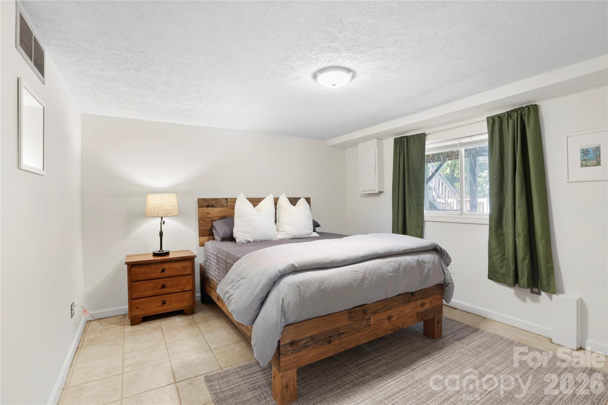 711 Oak Terrace Lane — Hendersonville
