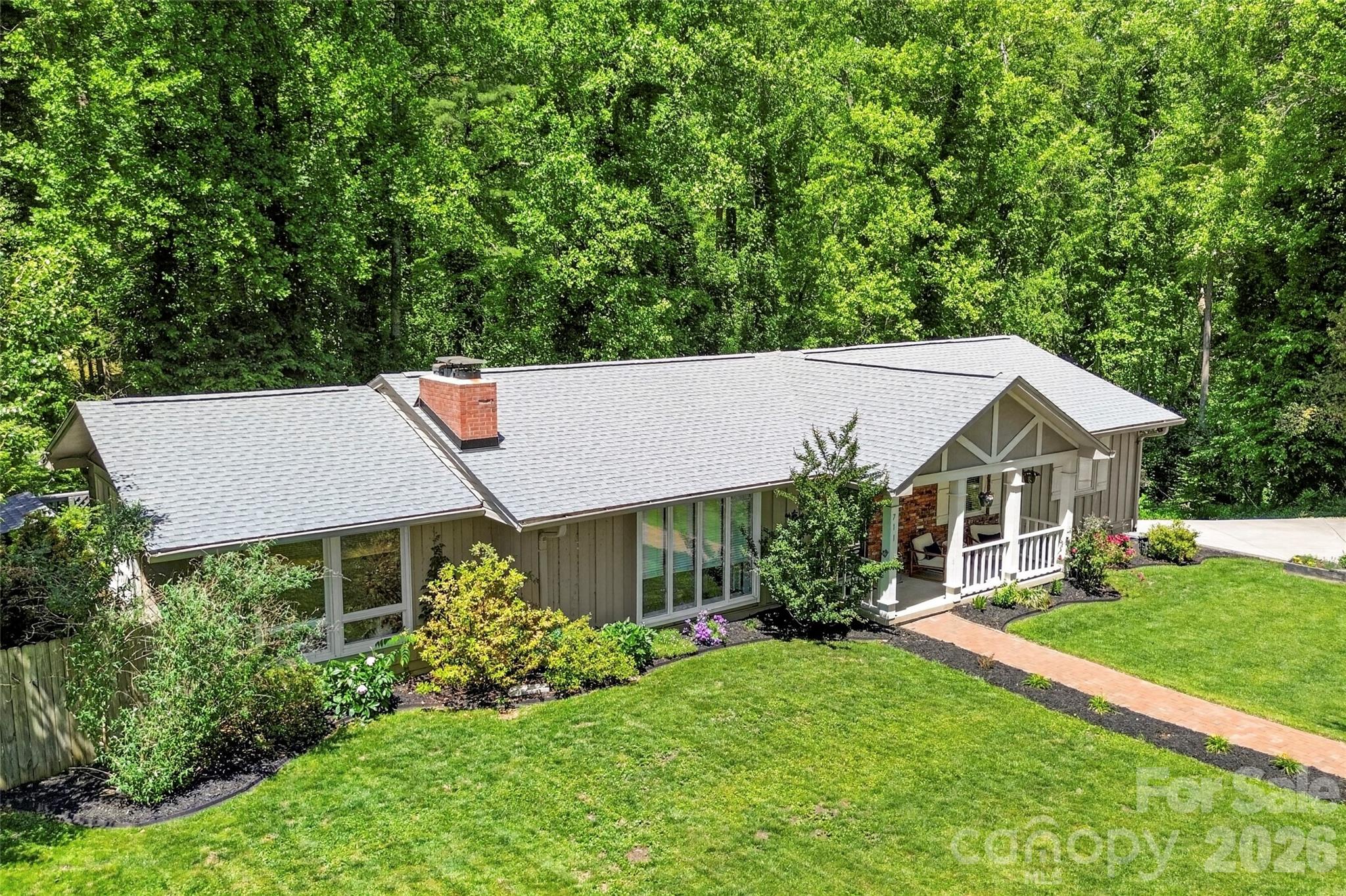 711 Oak Terrace Lane — Hendersonville