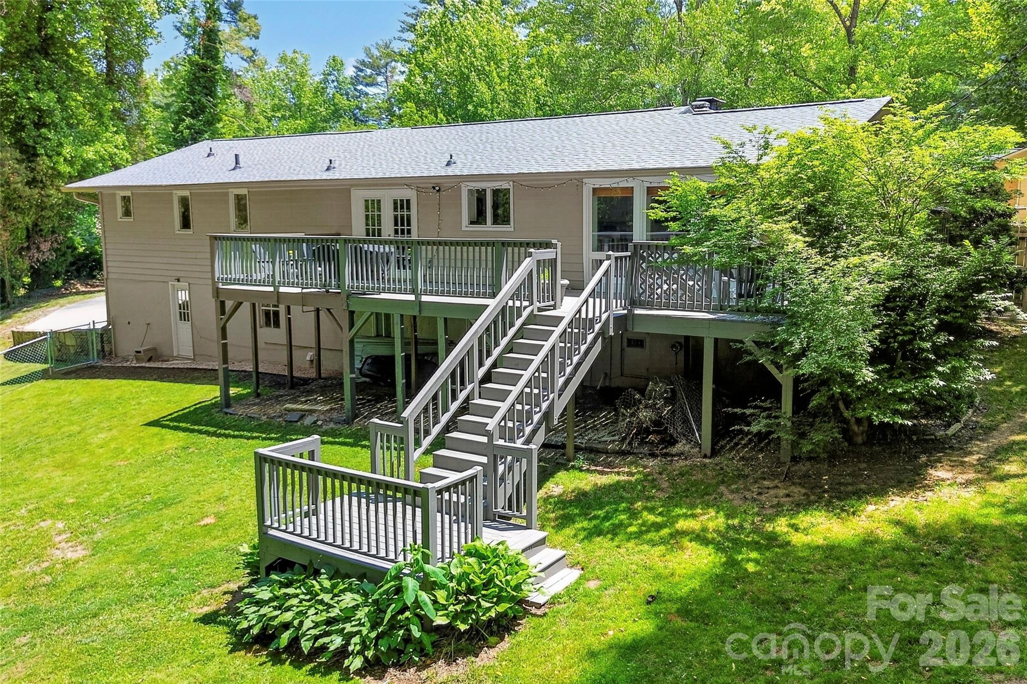 711 Oak Terrace Lane — Hendersonville