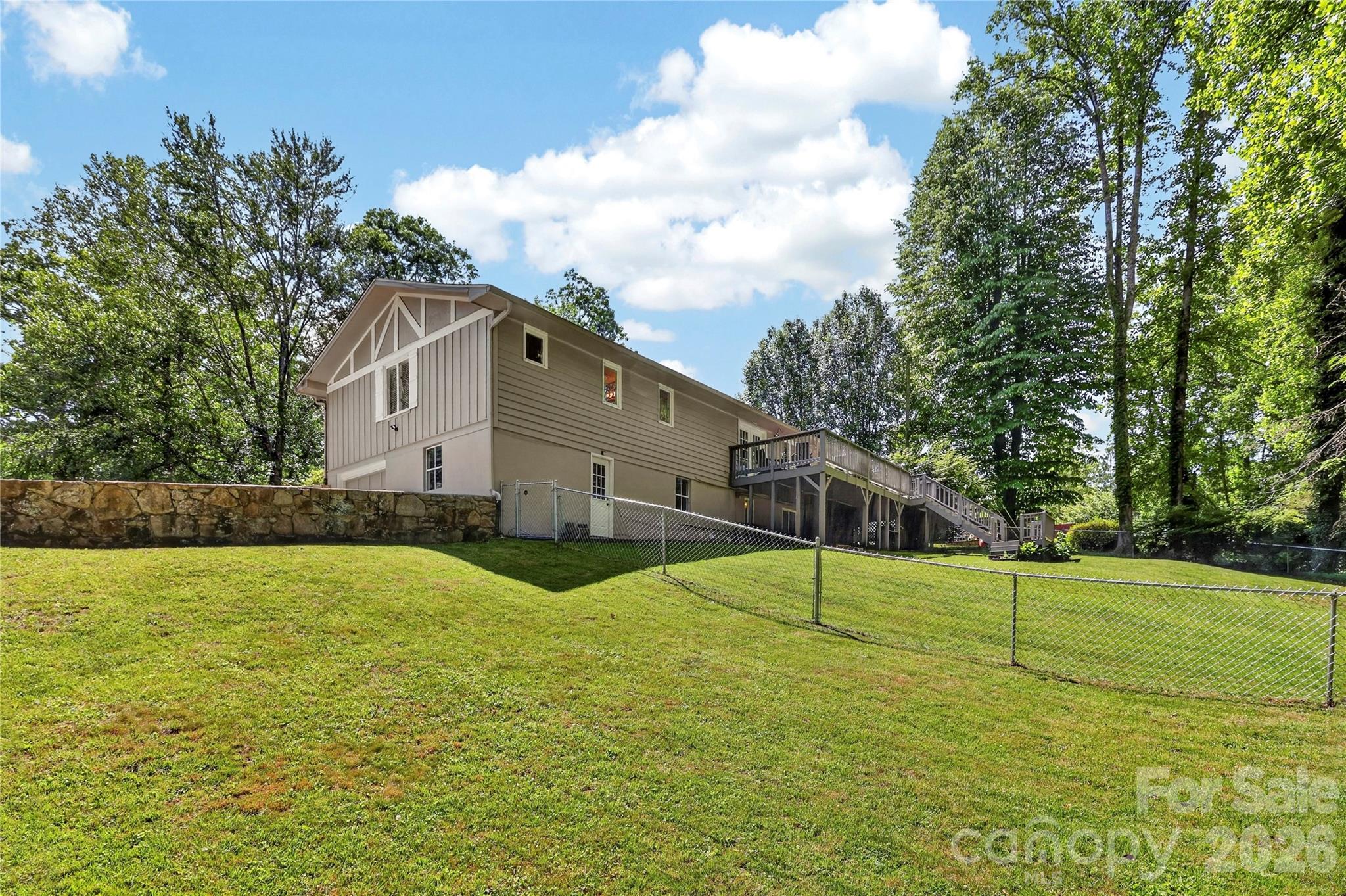 711 Oak Terrace Lane — Hendersonville