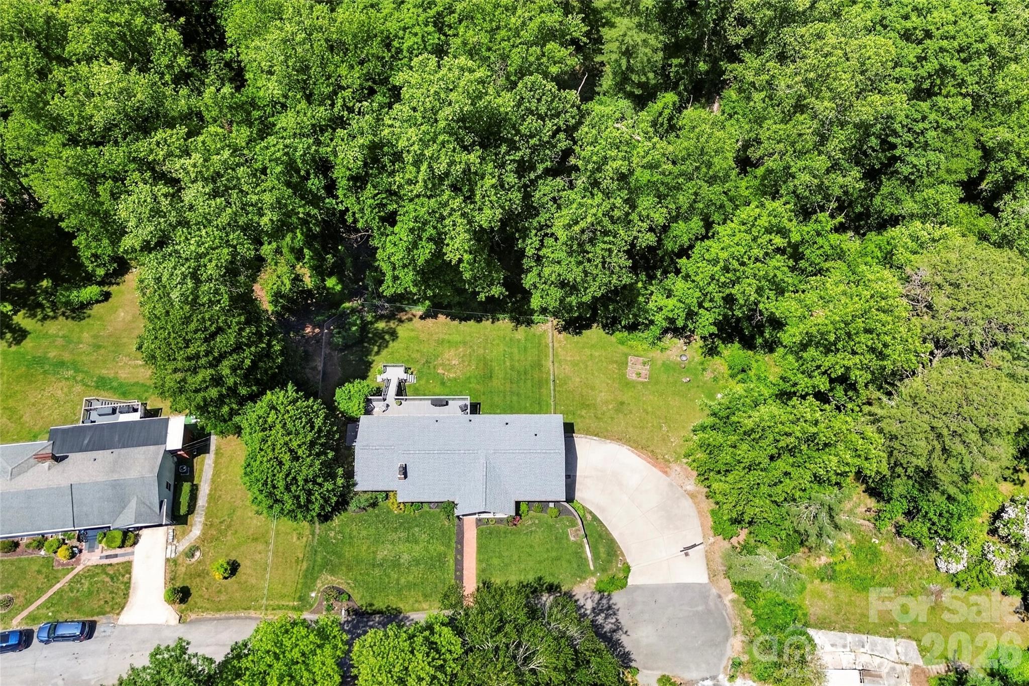711 Oak Terrace Lane — Hendersonville