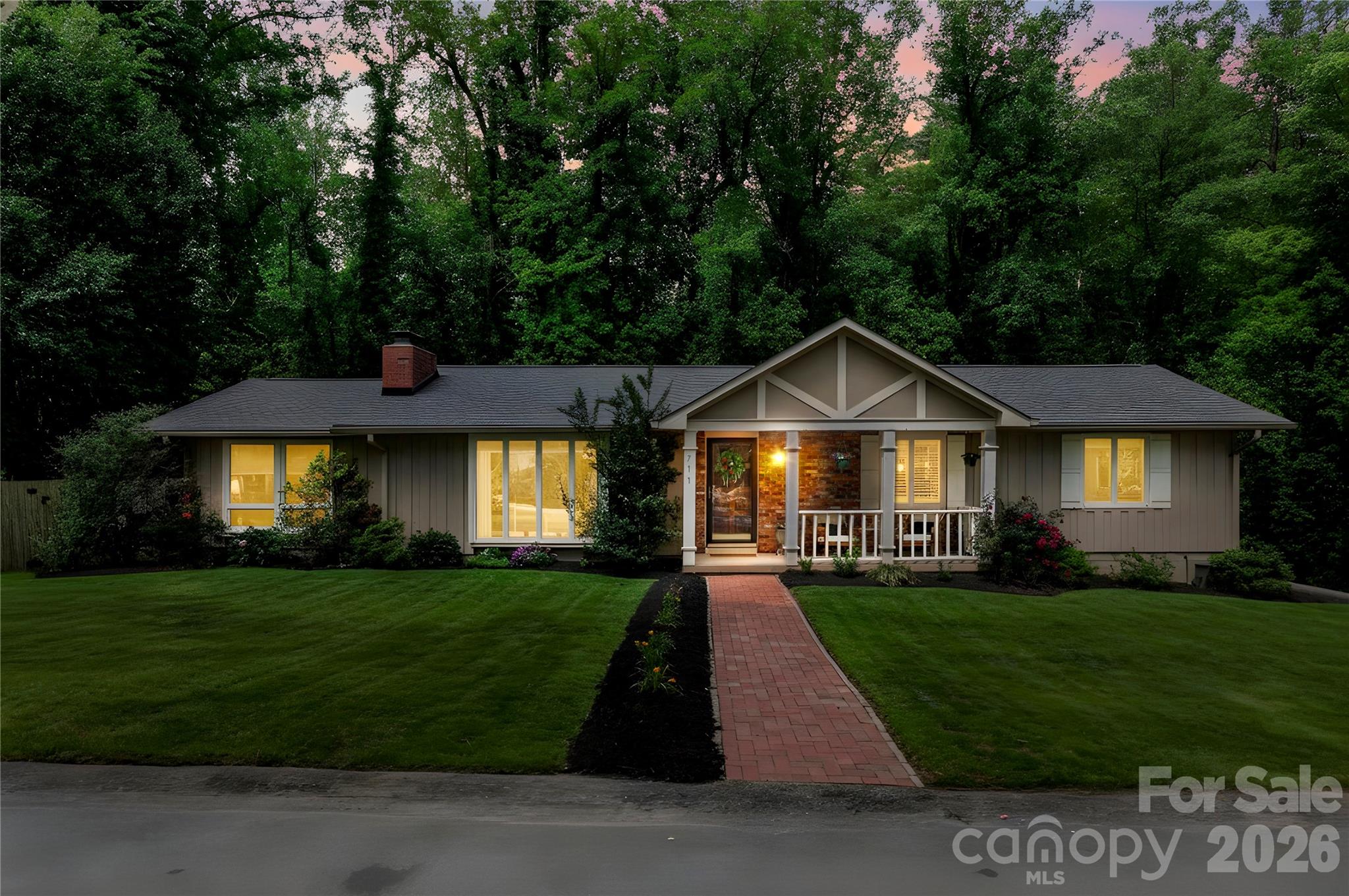 711 Oak Terrace Lane — Hendersonville