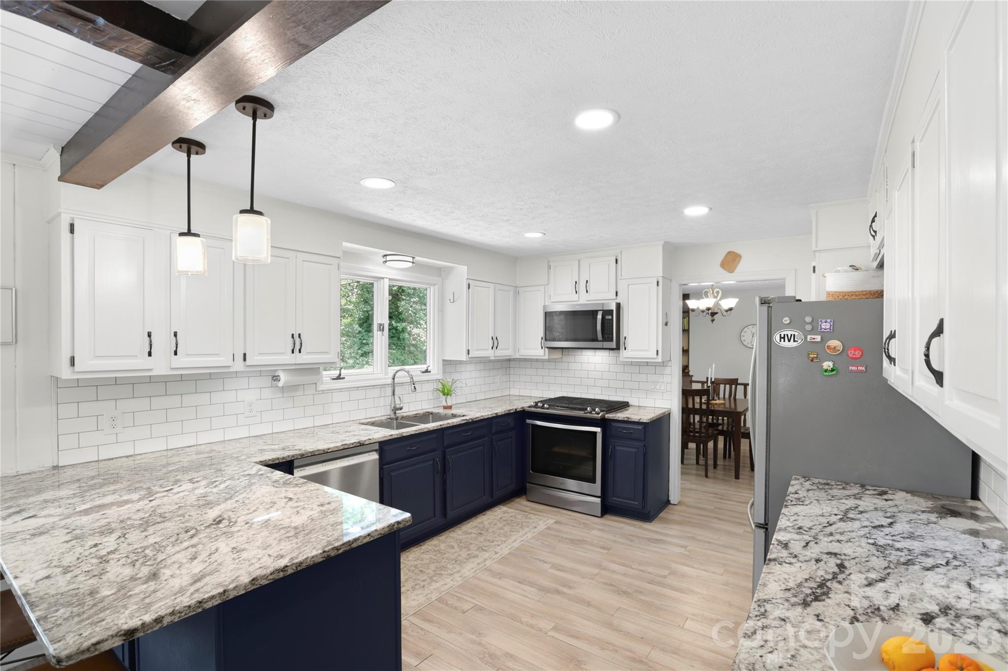711 Oak Terrace Lane — Hendersonville
