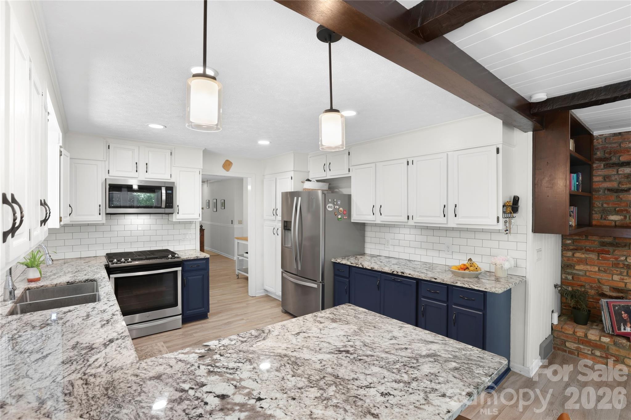 711 Oak Terrace Lane — Hendersonville