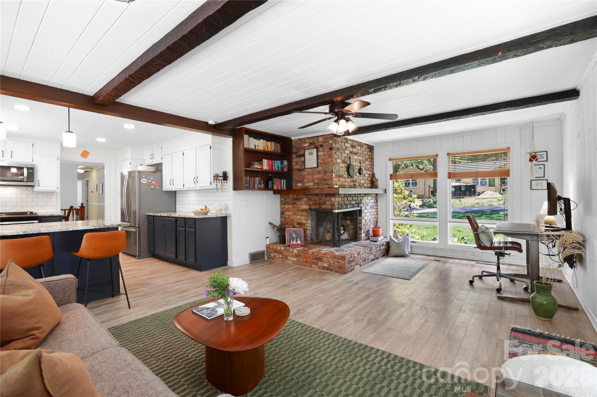 711 Oak Terrace Lane — Hendersonville