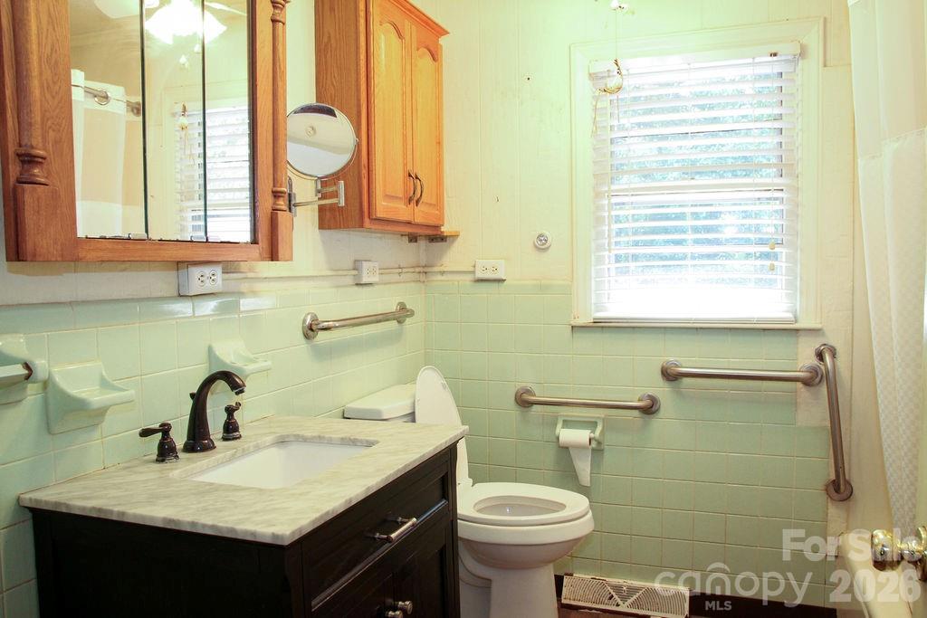 905 S 10th Street — Bessemer City
