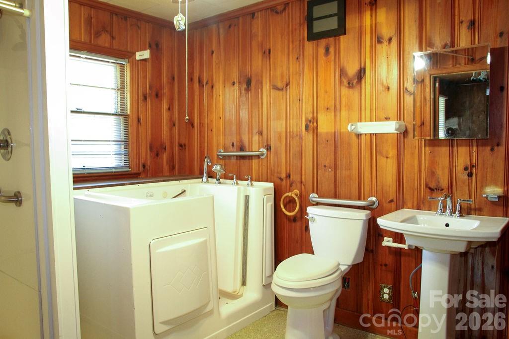 905 S 10th Street — Bessemer City
