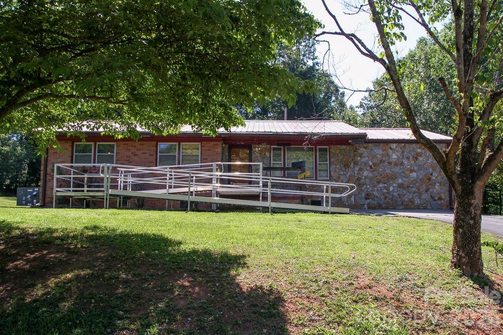 905 S 10th Street — Bessemer City