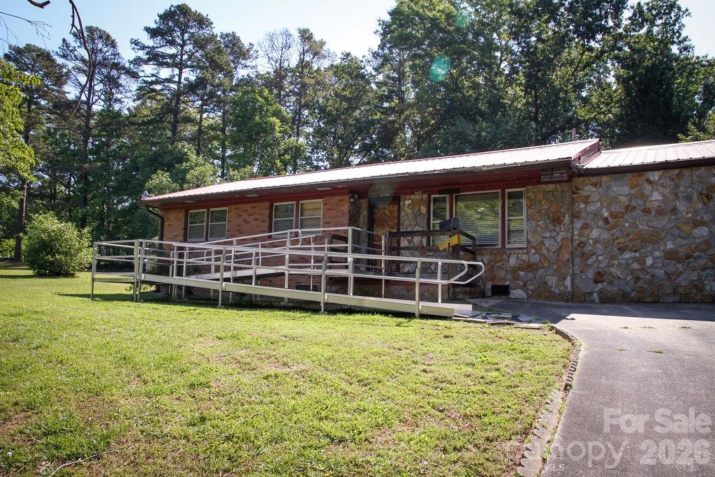 905 S 10th Street — Bessemer City