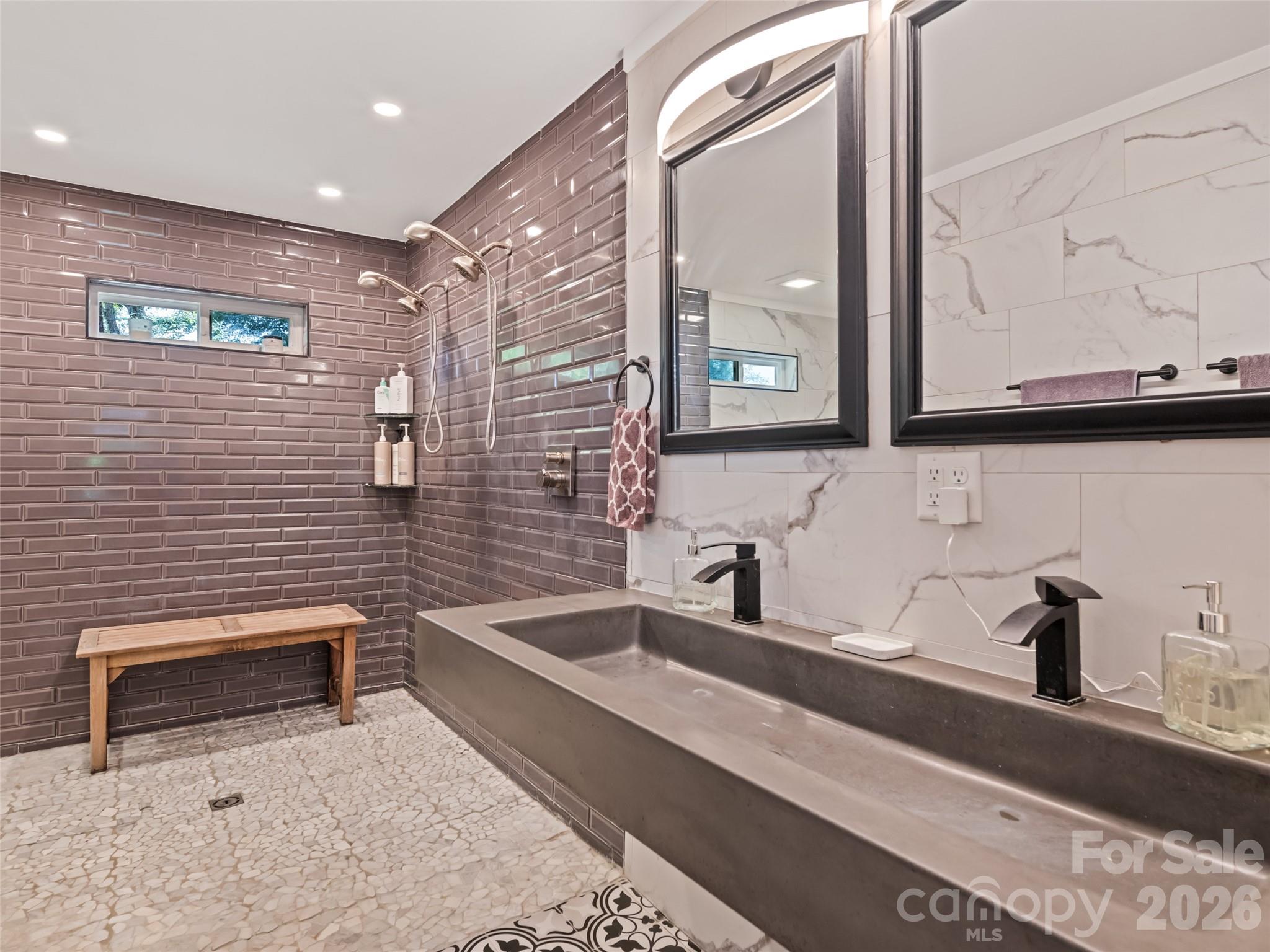 222 Thistle Ridge — Clyde