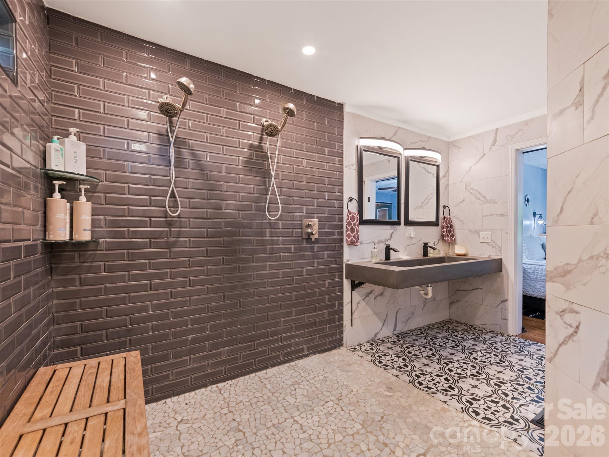 222 Thistle Ridge — Clyde