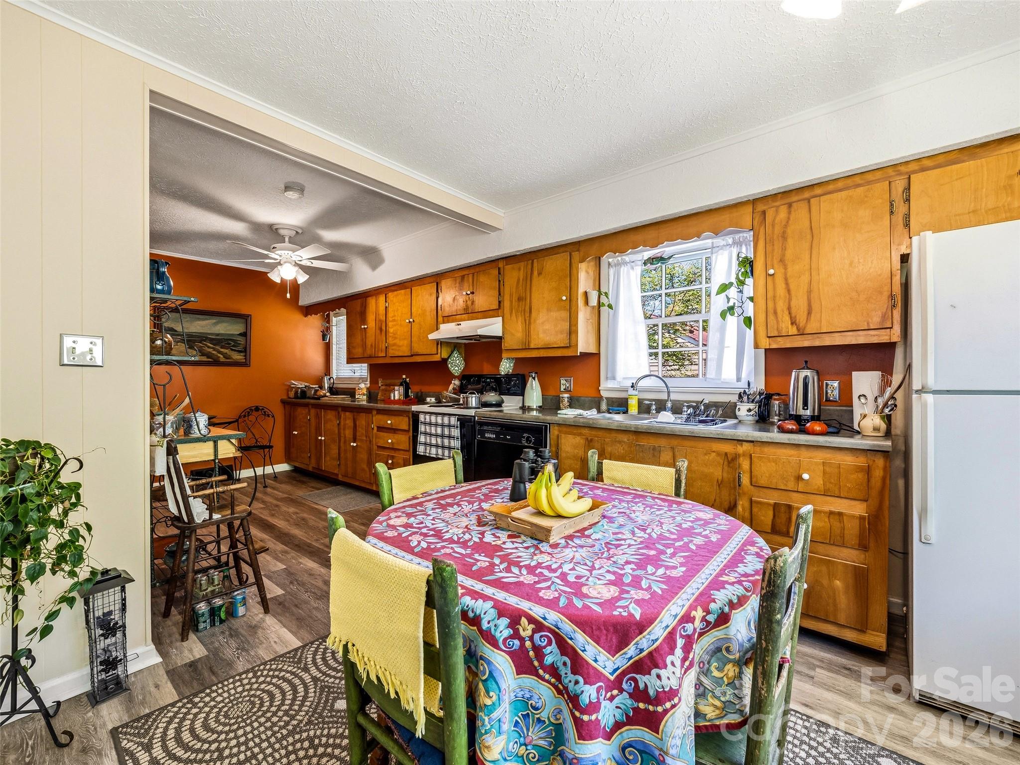 28 Canterbury Road — Asheville