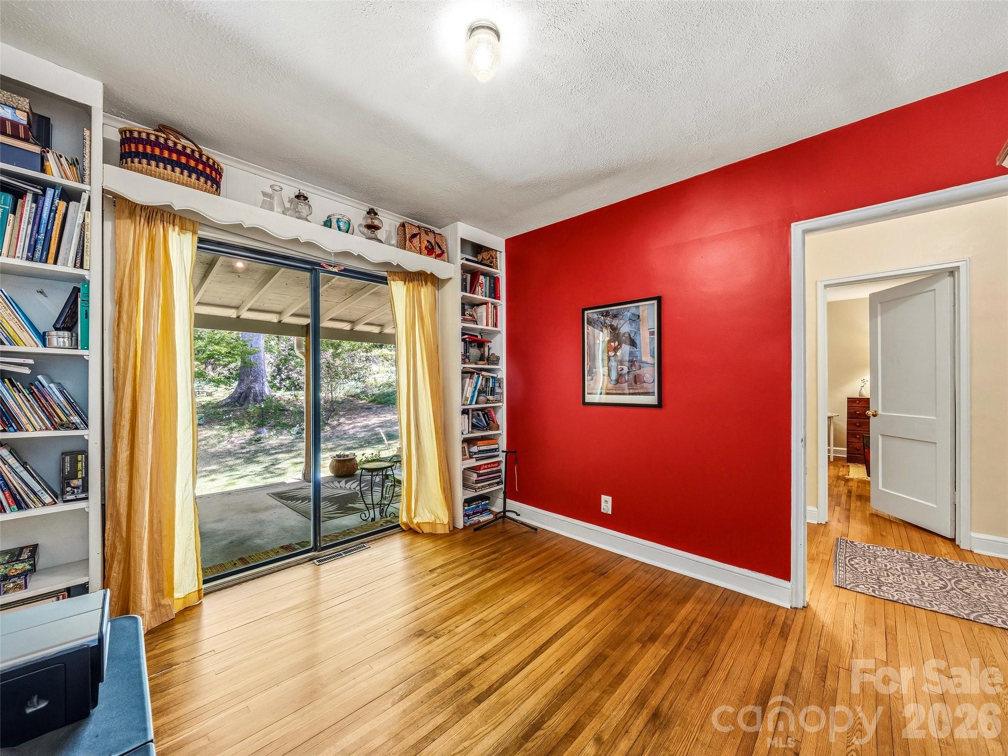 28 Canterbury Road — Asheville