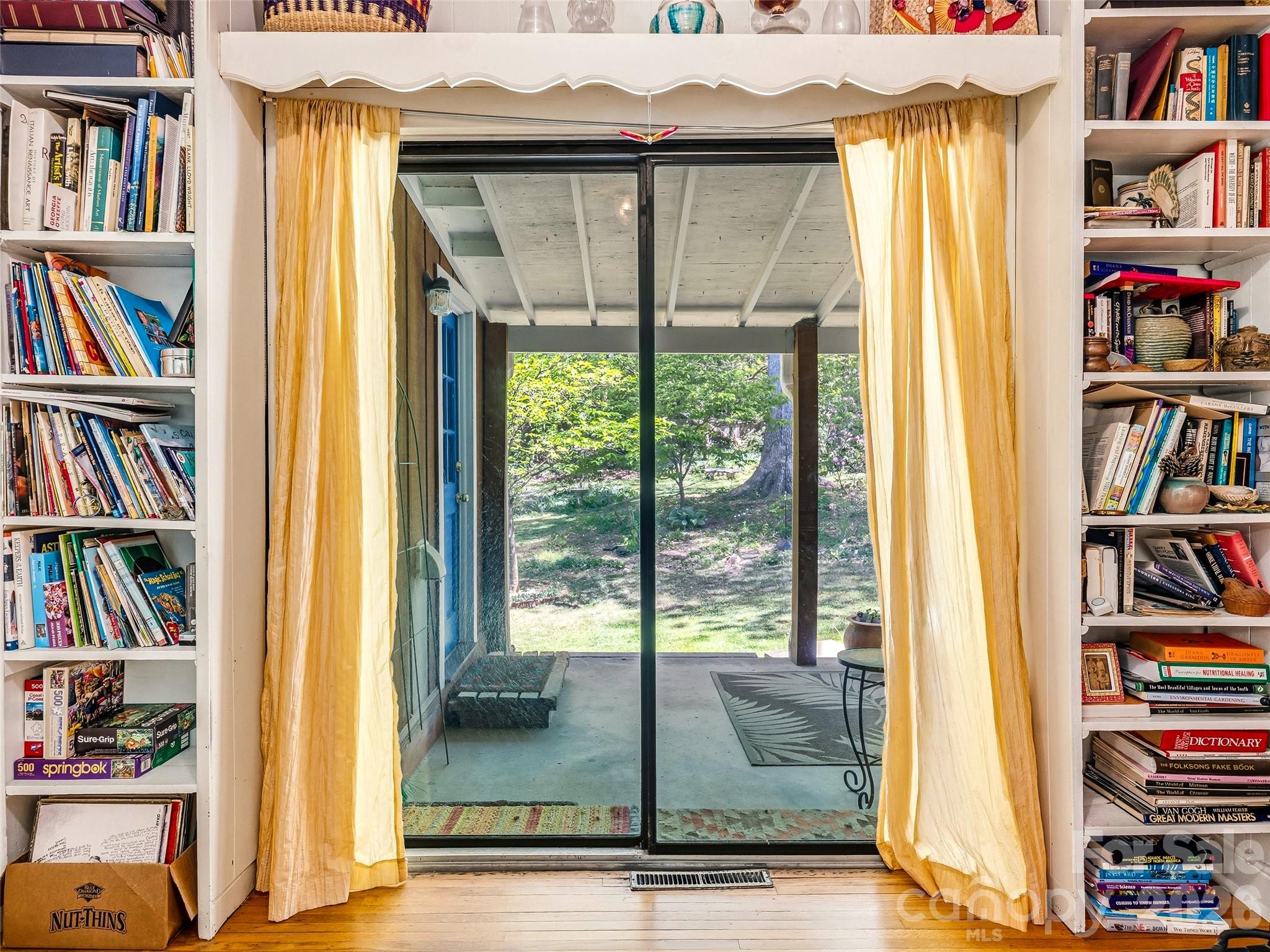 28 Canterbury Road — Asheville