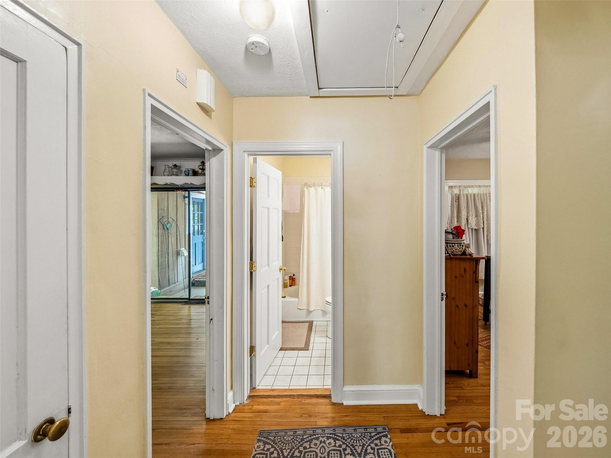 28 Canterbury Road — Asheville