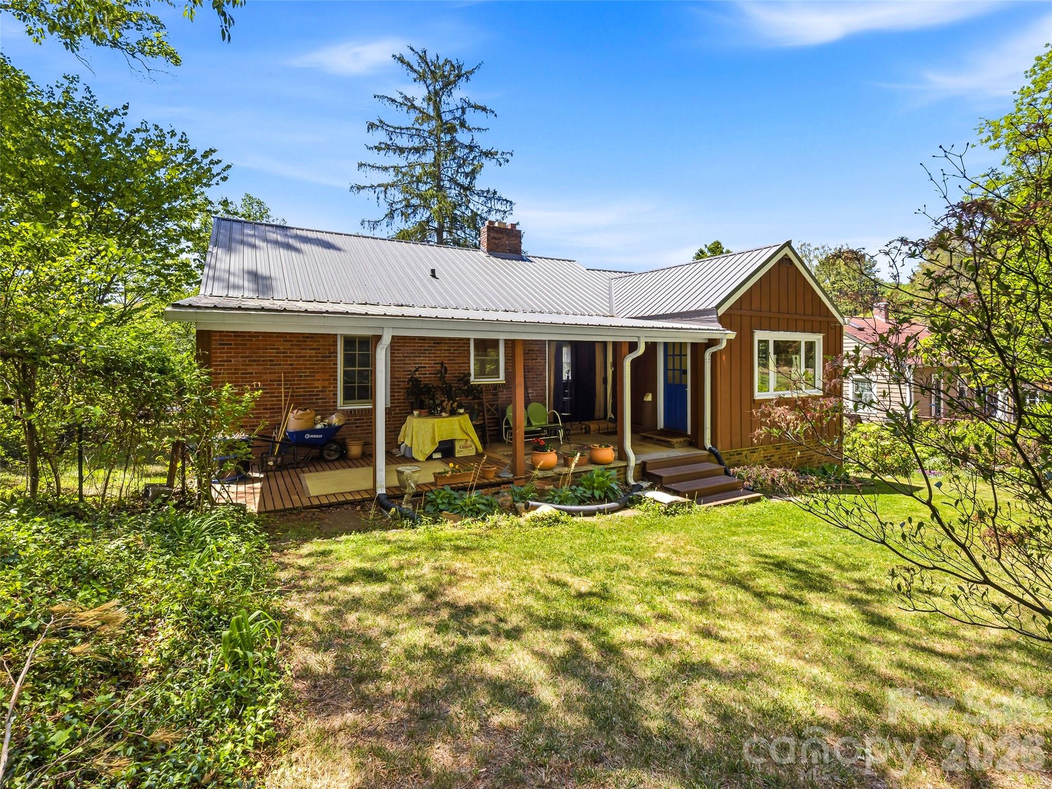 28 Canterbury Road — Asheville