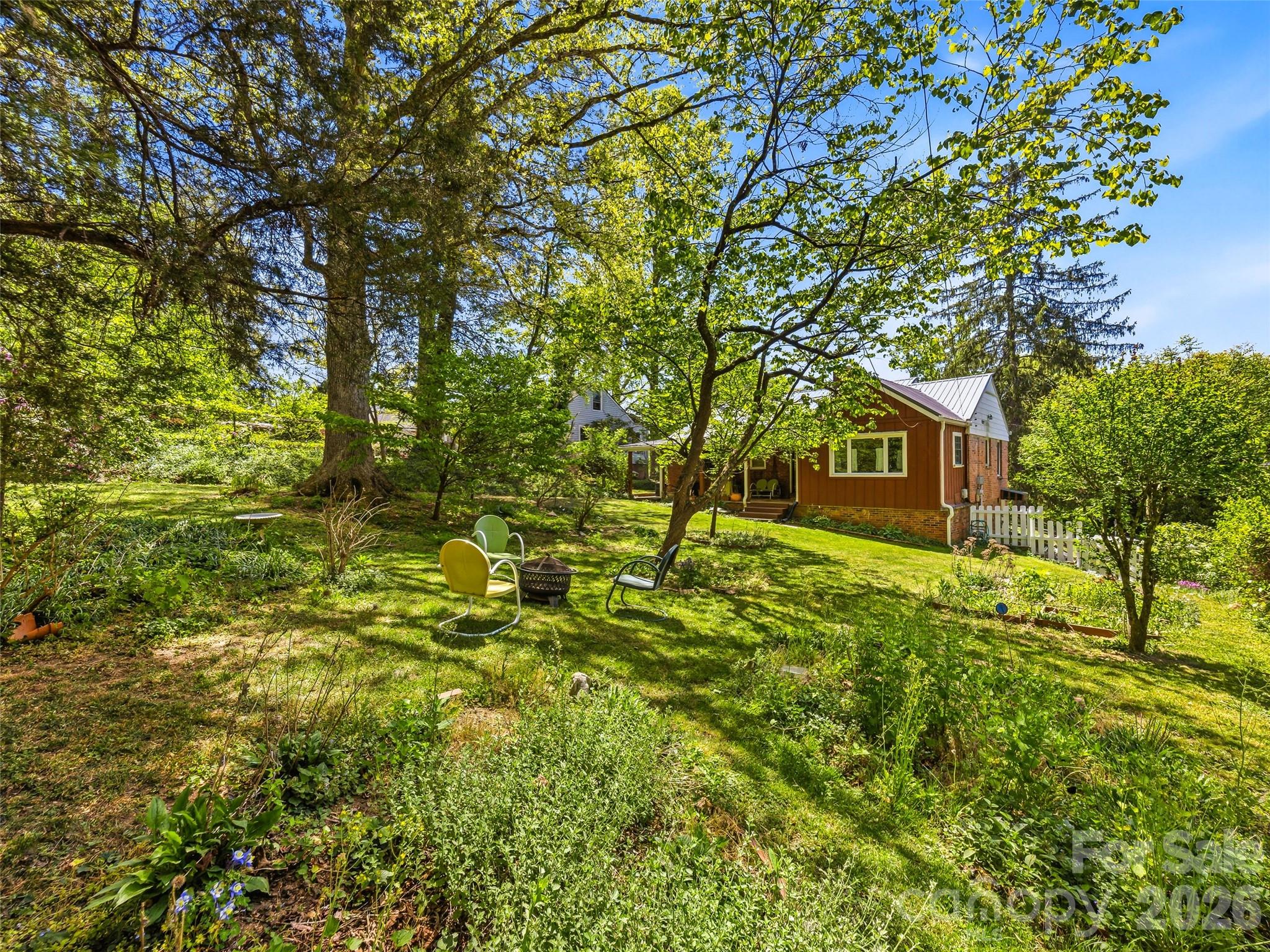 28 Canterbury Road — Asheville
