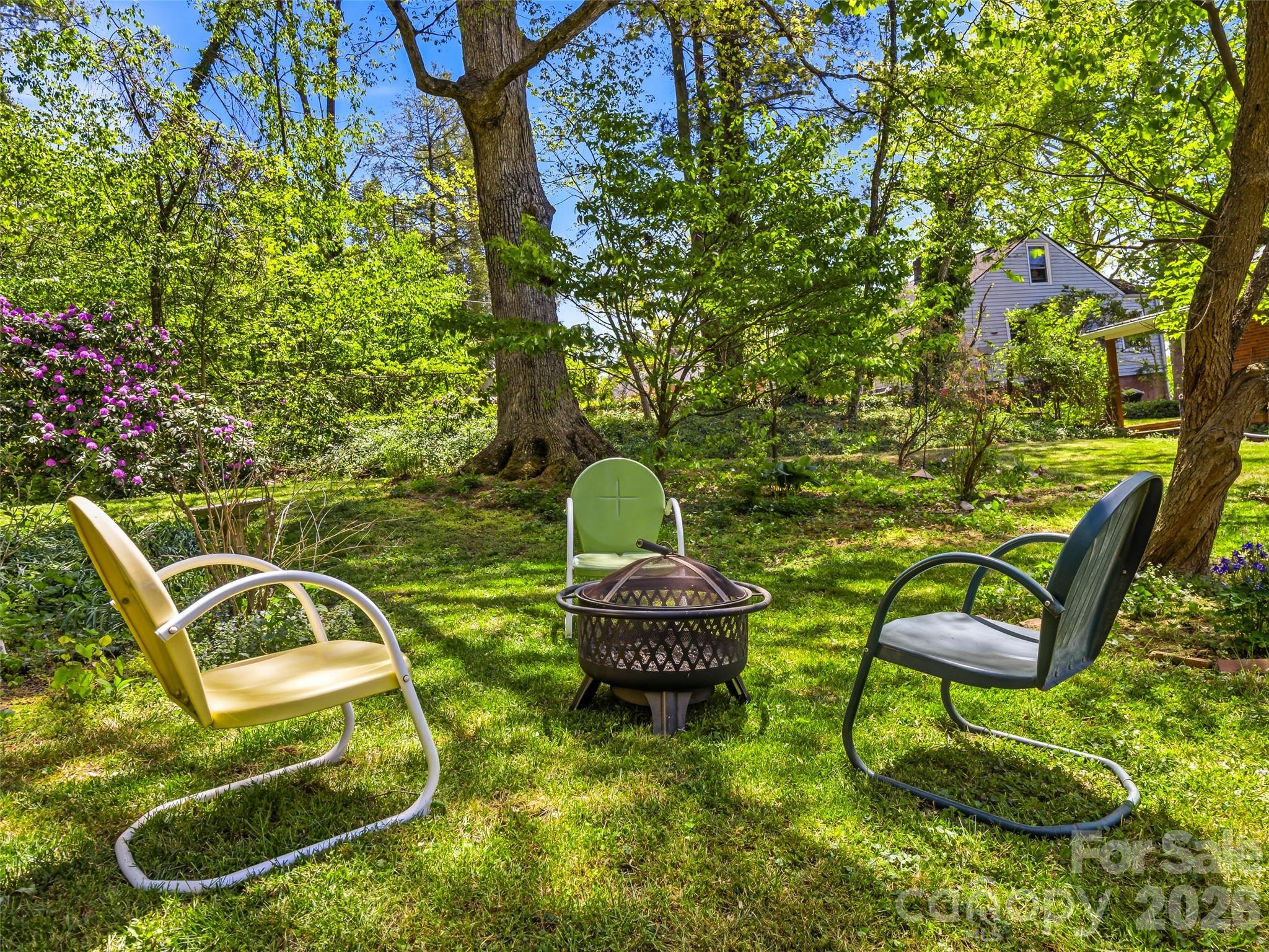 28 Canterbury Road — Asheville