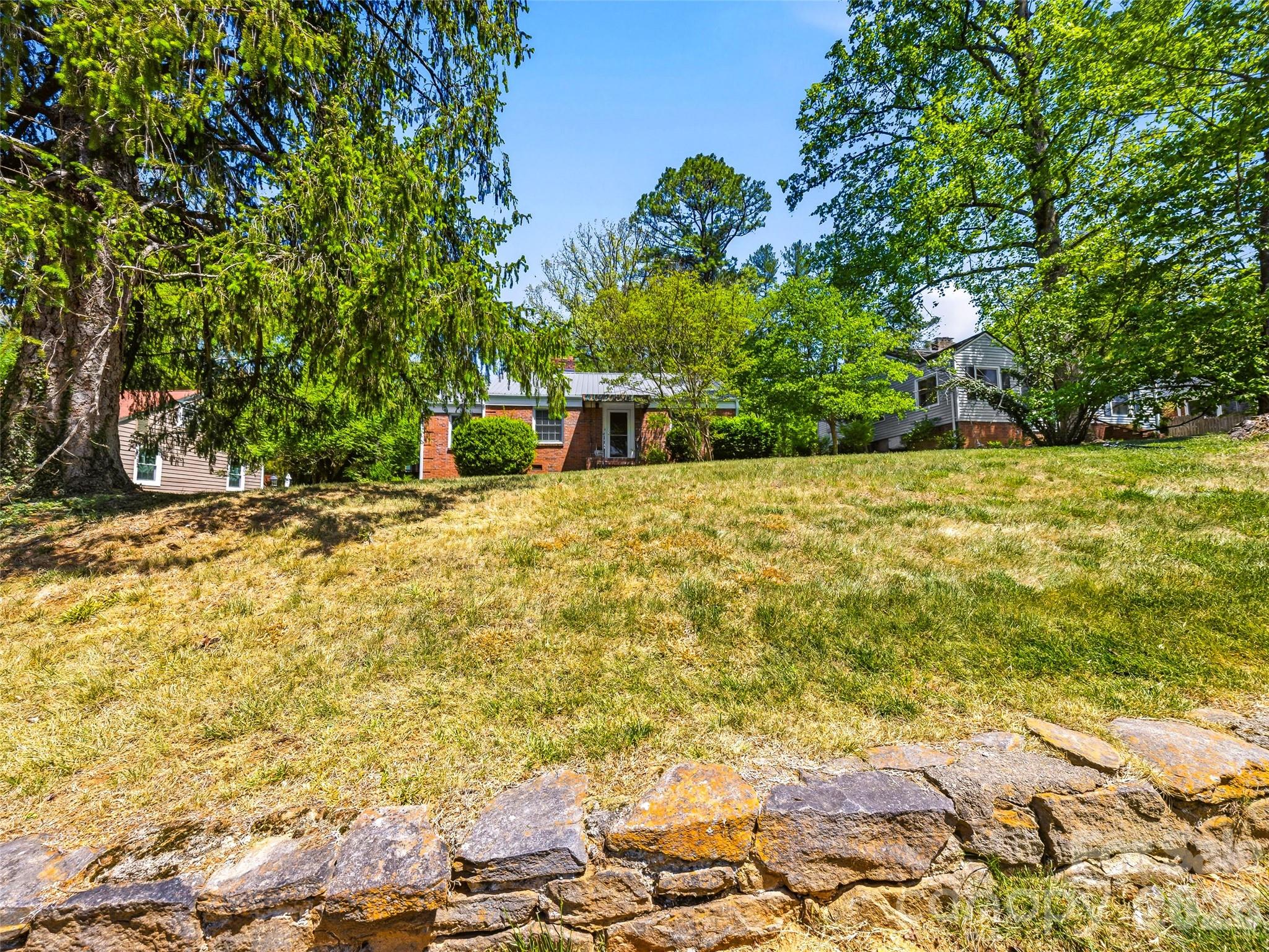 28 Canterbury Road — Asheville