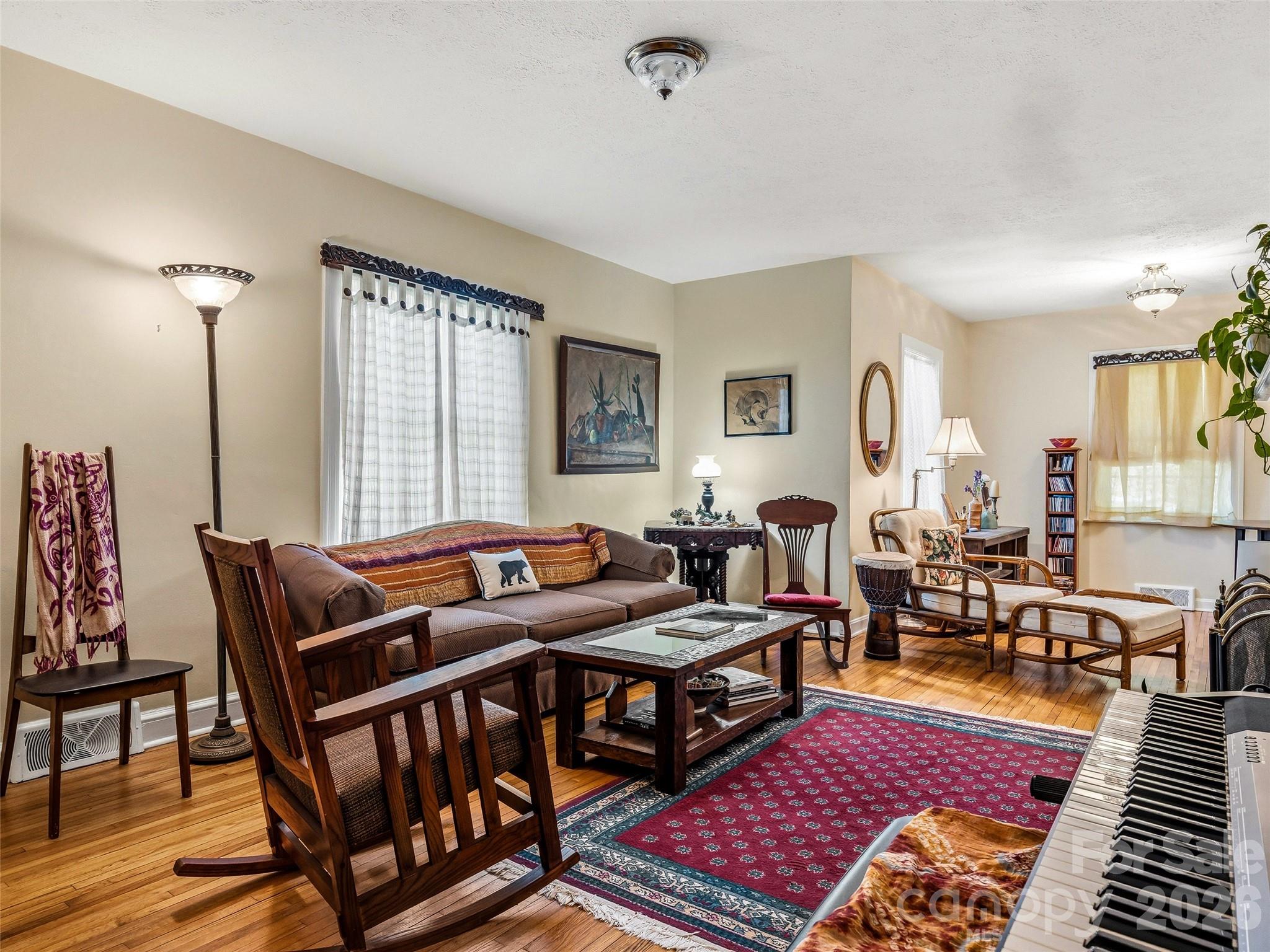 28 Canterbury Road — Asheville
