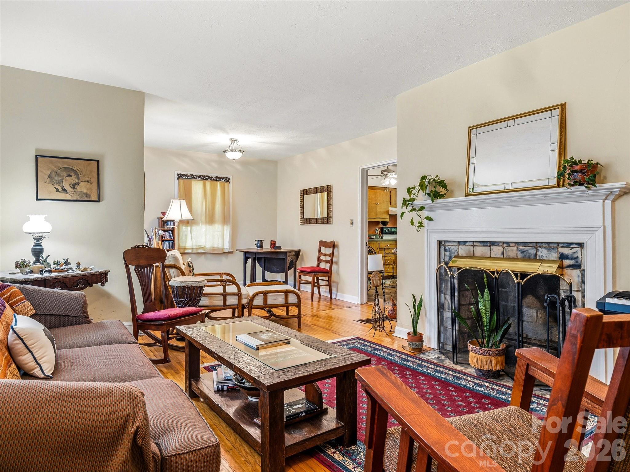 28 Canterbury Road — Asheville