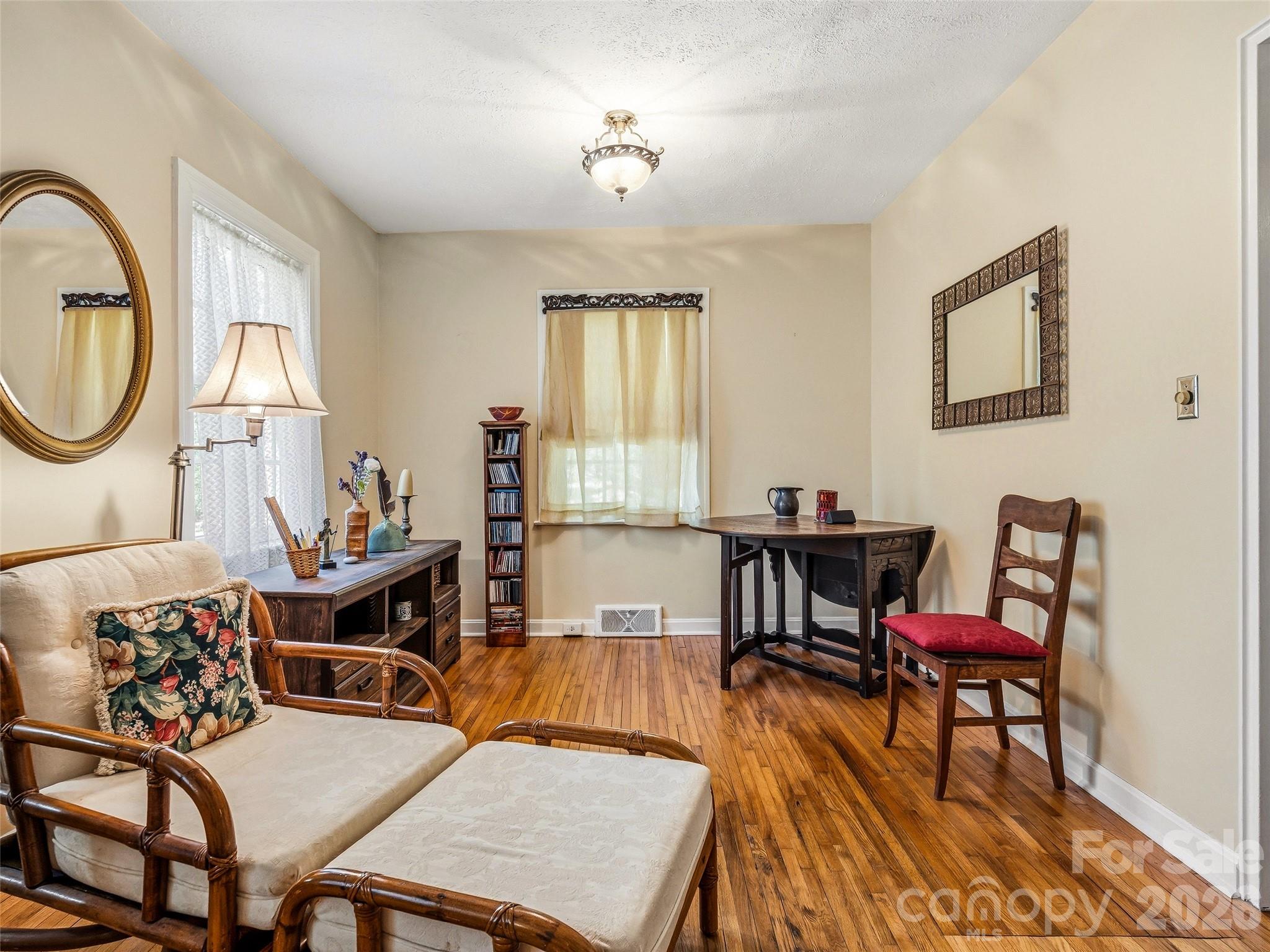 28 Canterbury Road — Asheville