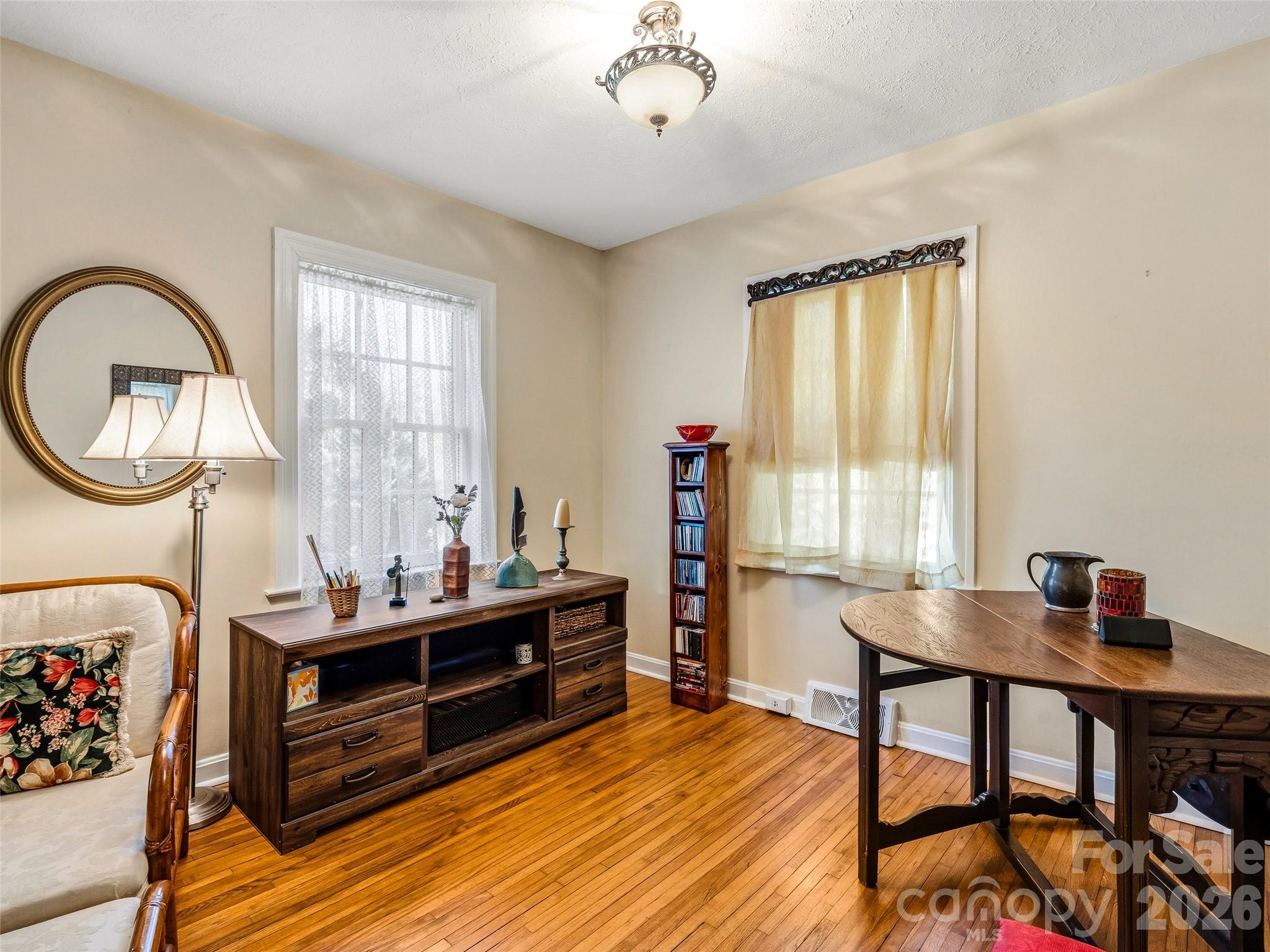 28 Canterbury Road — Asheville
