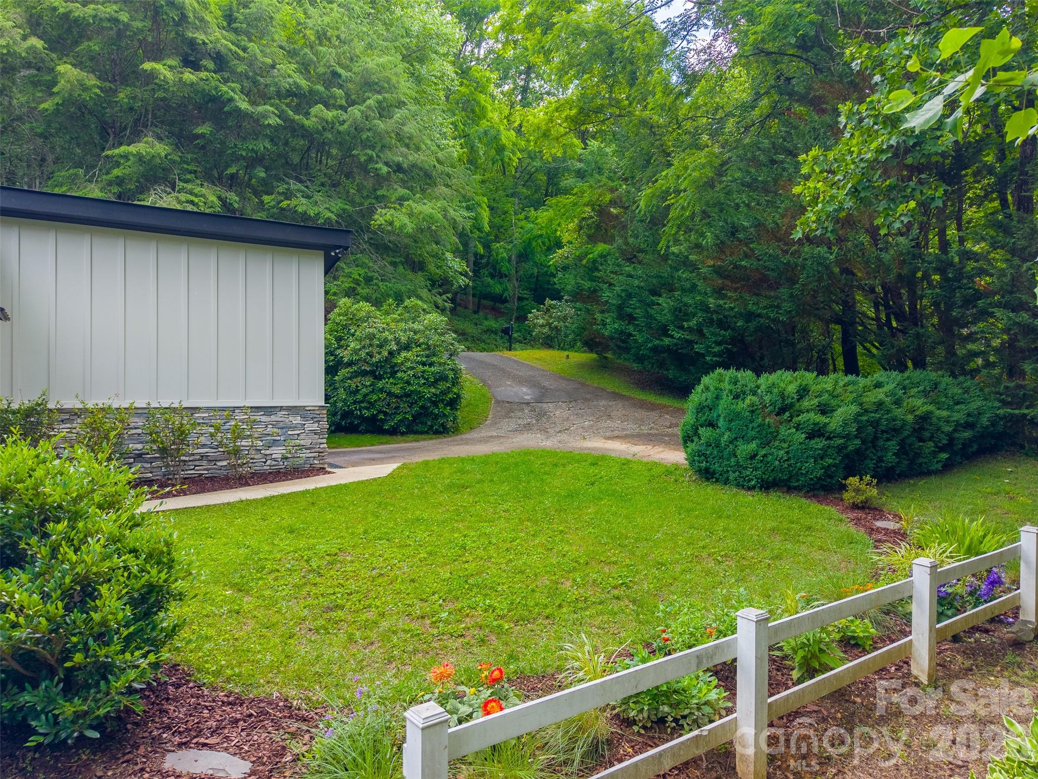 1452 S Country Club Drive — Cullowhee