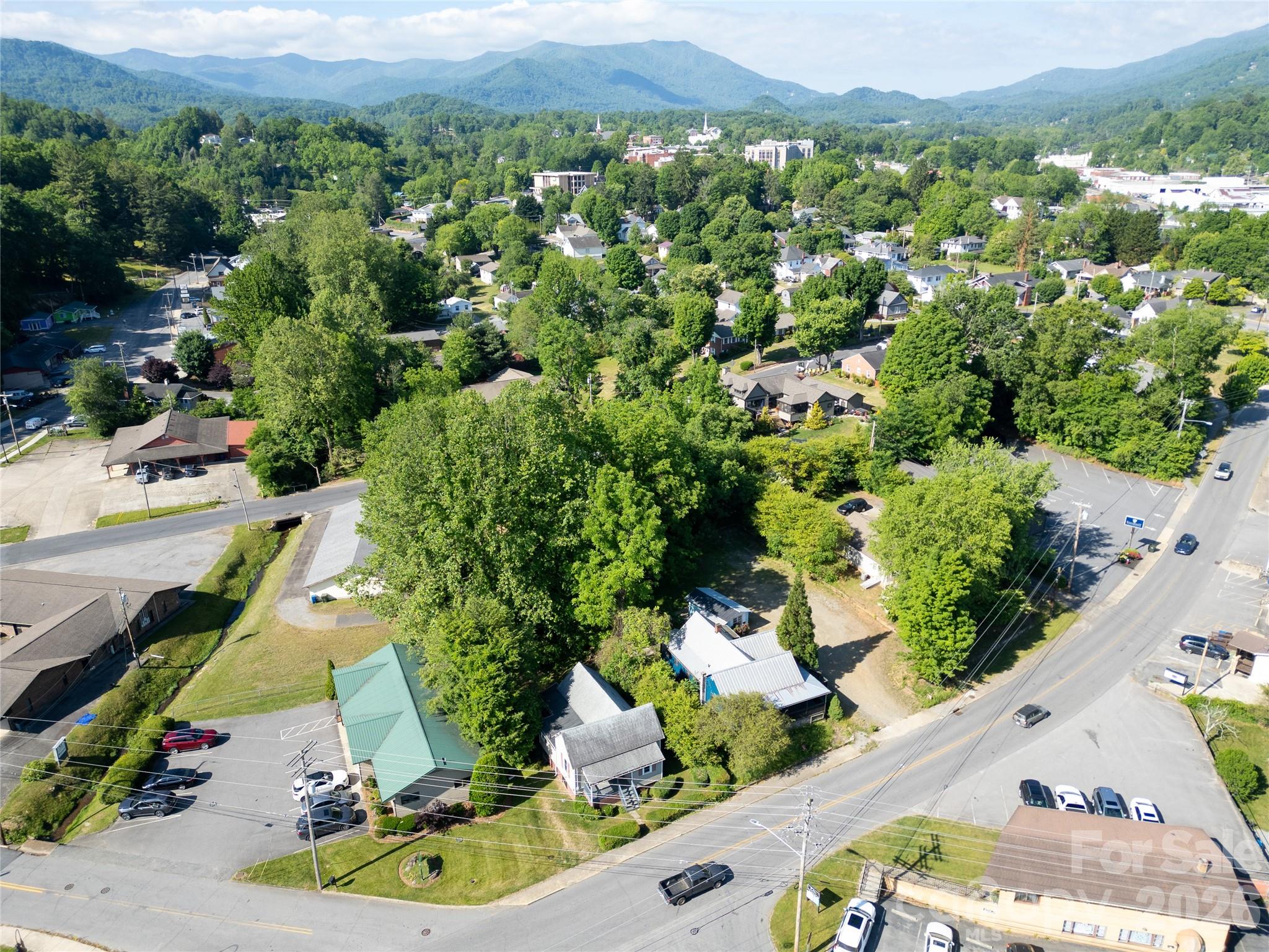 462 Walnut Street — Waynesville