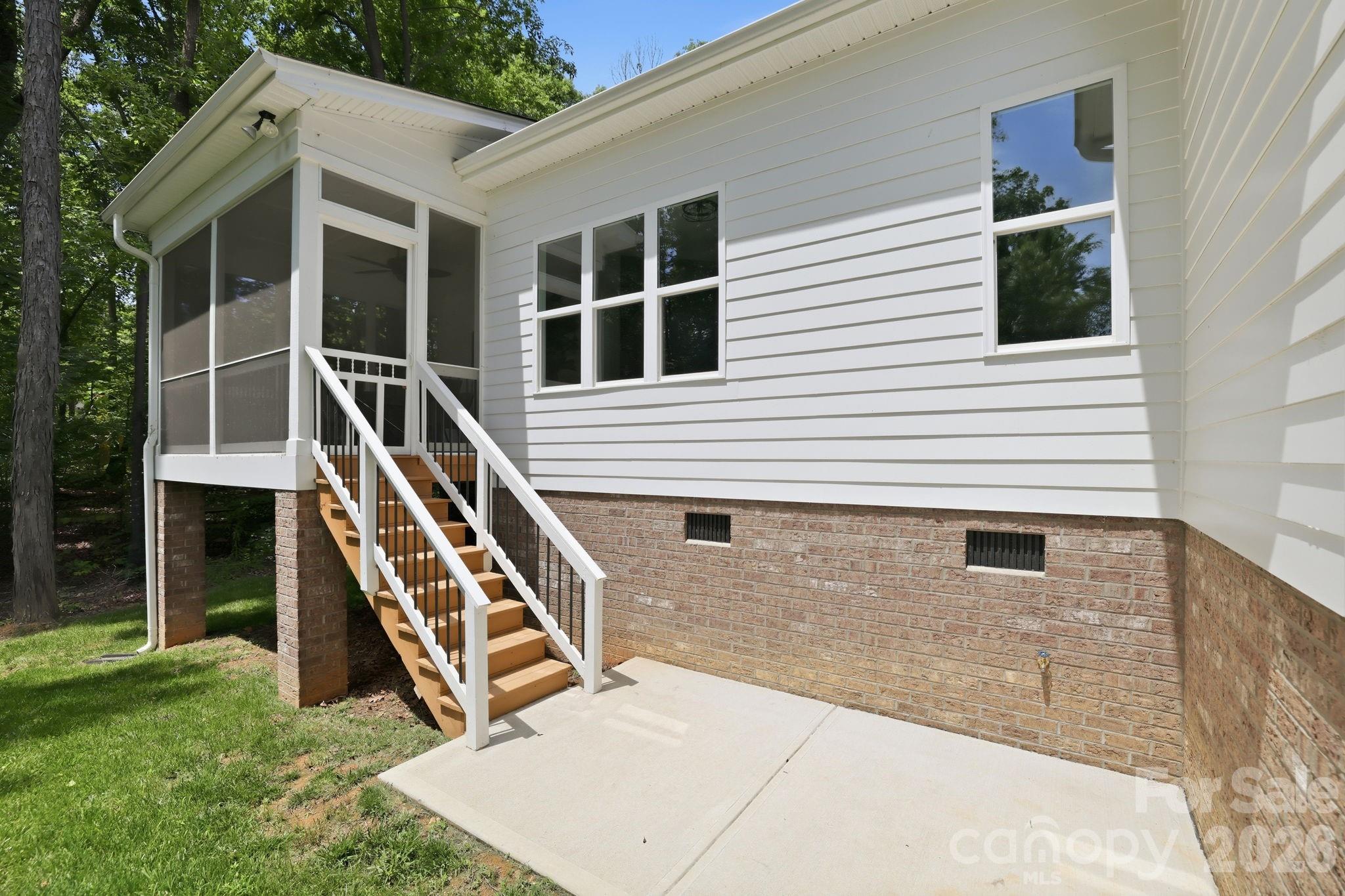 1004 E Sandy Ridge Road — Monroe