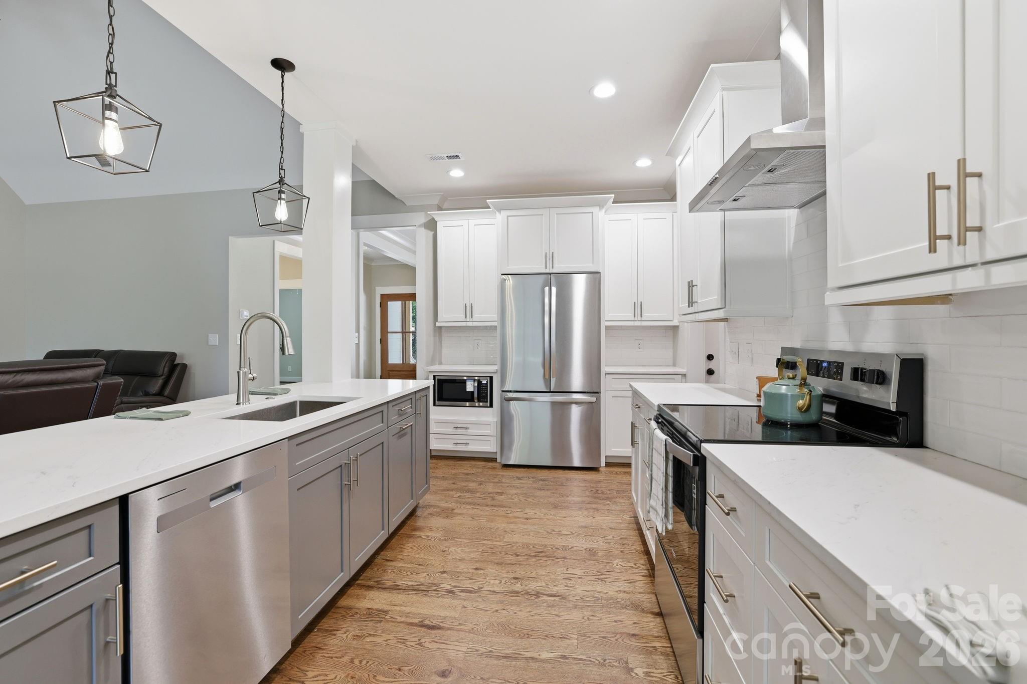1004 E Sandy Ridge Road — Monroe