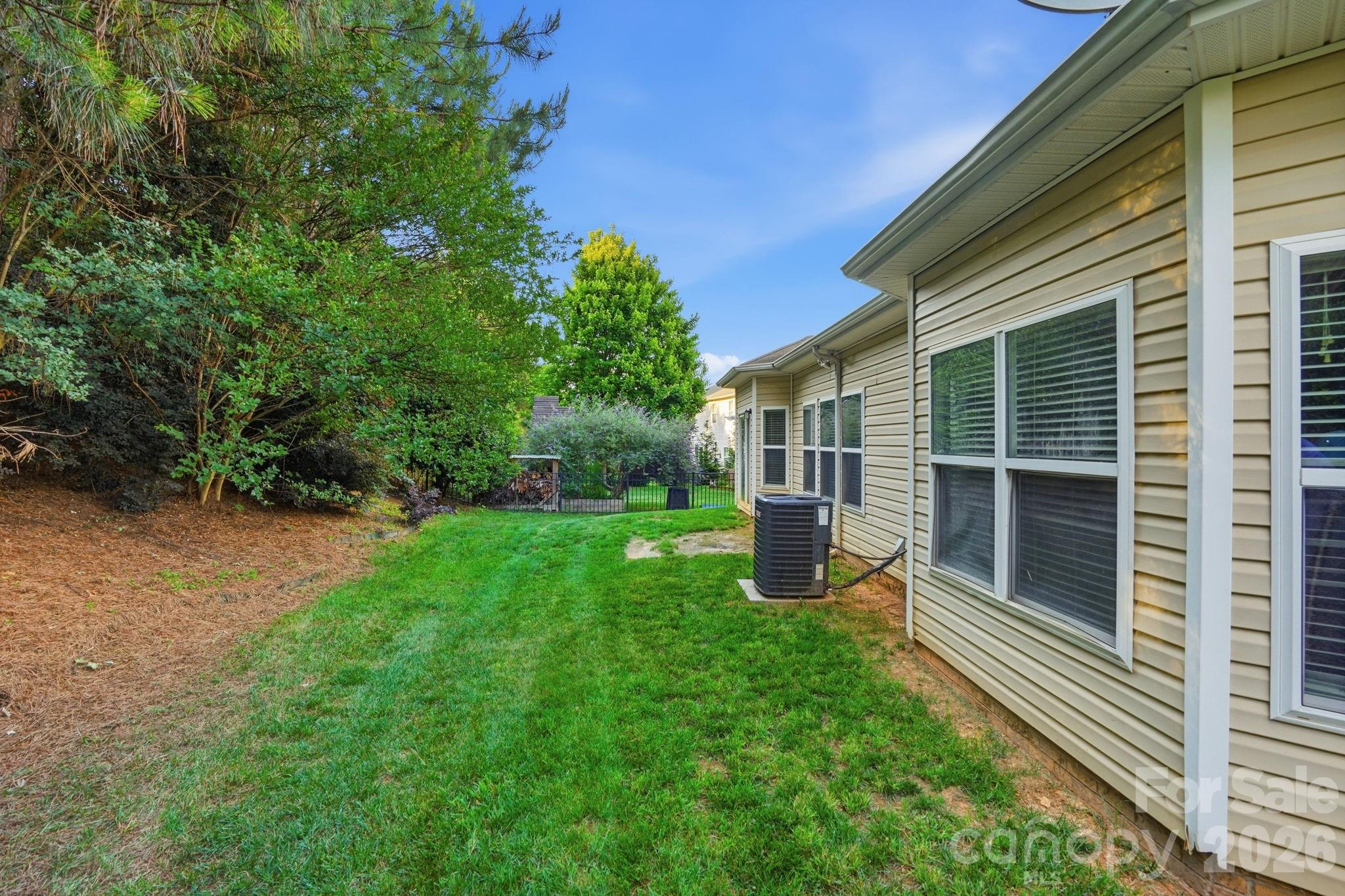 9527 Seamill Road — Charlotte