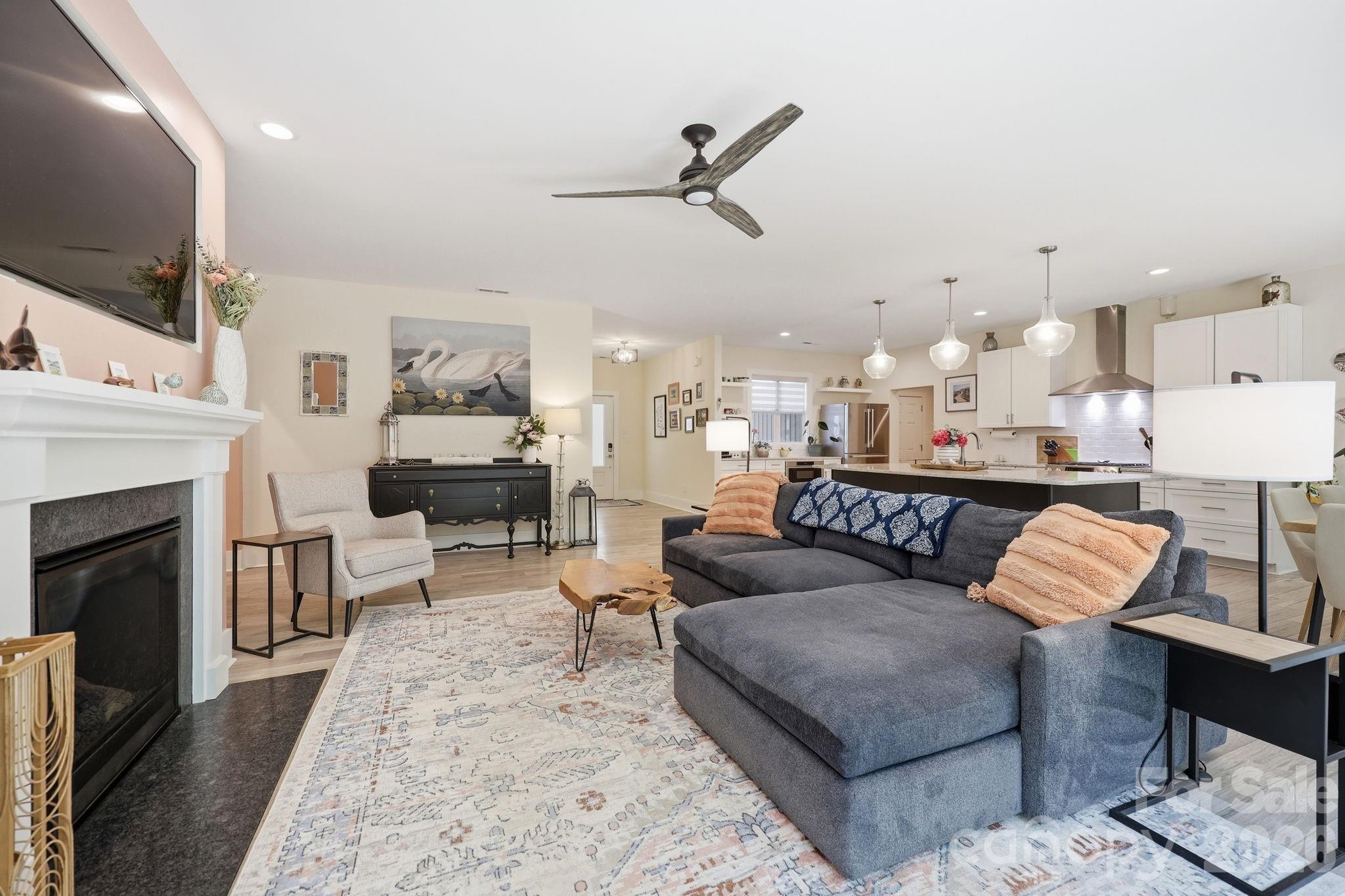203 Spinnaker Court #104 — Lexington