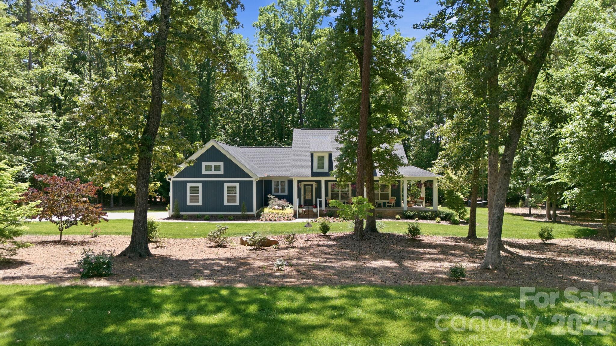 203 Spinnaker Court #104 — Lexington