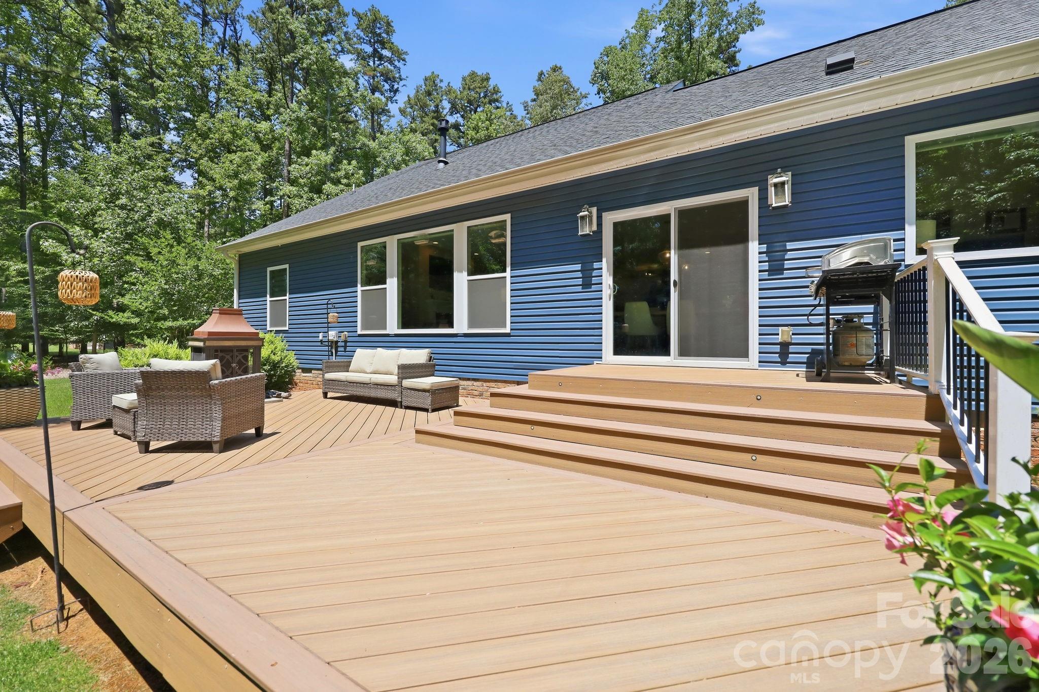 203 Spinnaker Court #104 — Lexington
