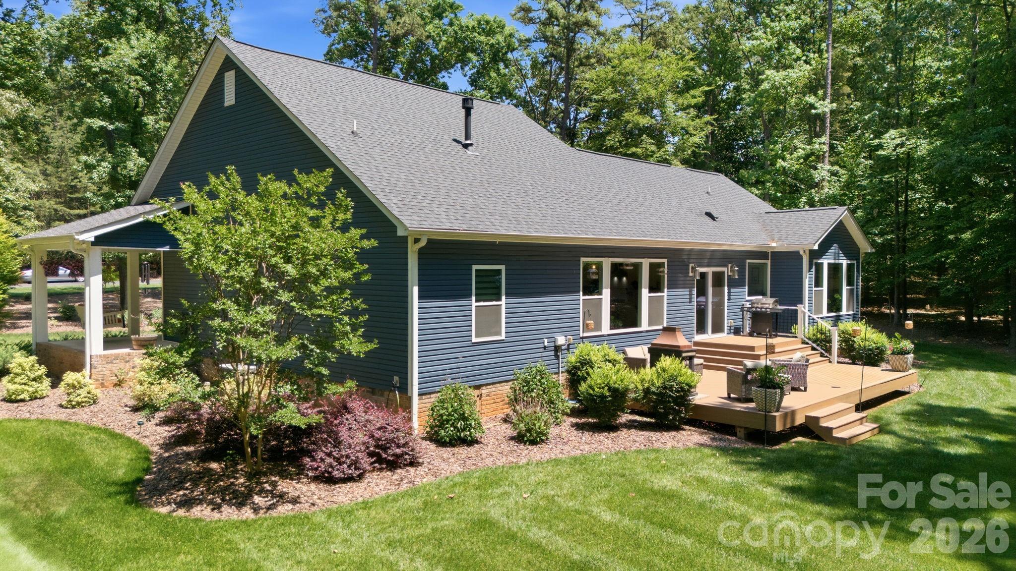 203 Spinnaker Court #104 — Lexington