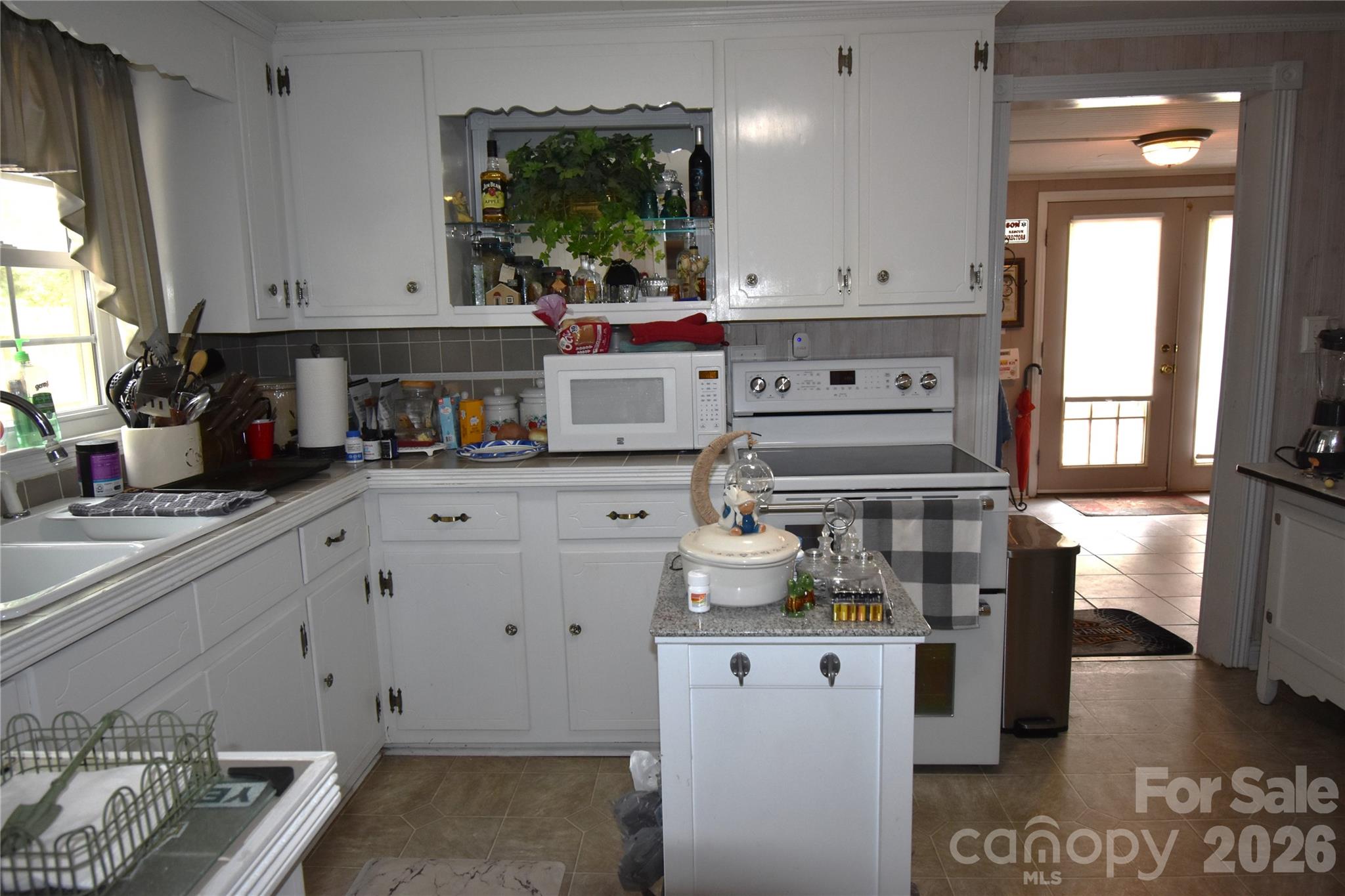 212 Sharon Avenue NW — Lenoir