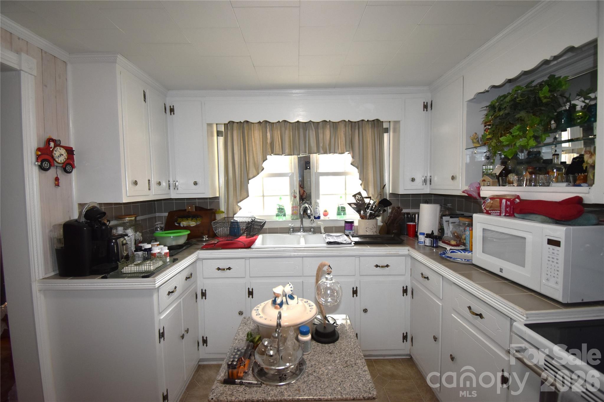 212 Sharon Avenue NW — Lenoir