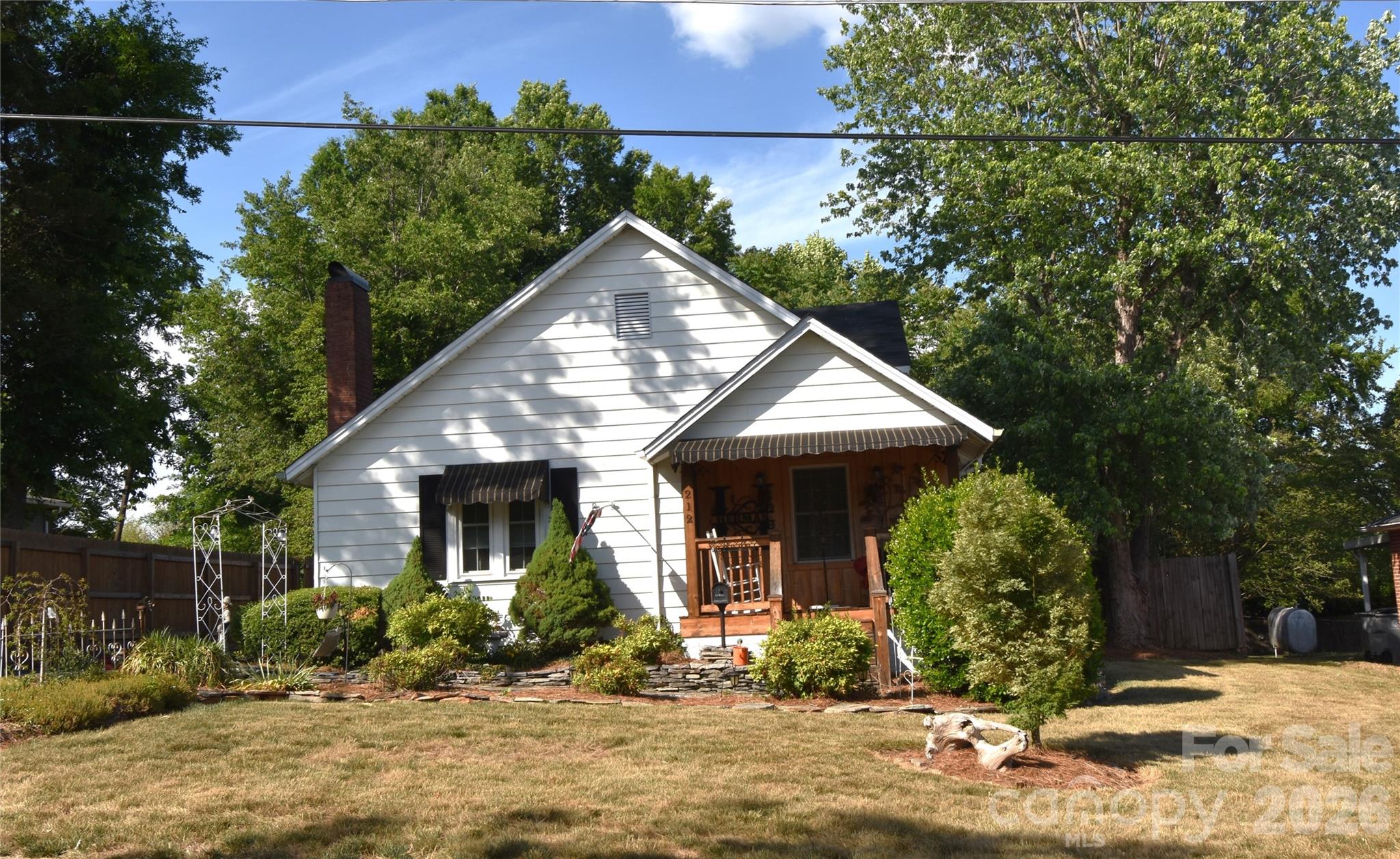 212 Sharon Avenue NW — Lenoir