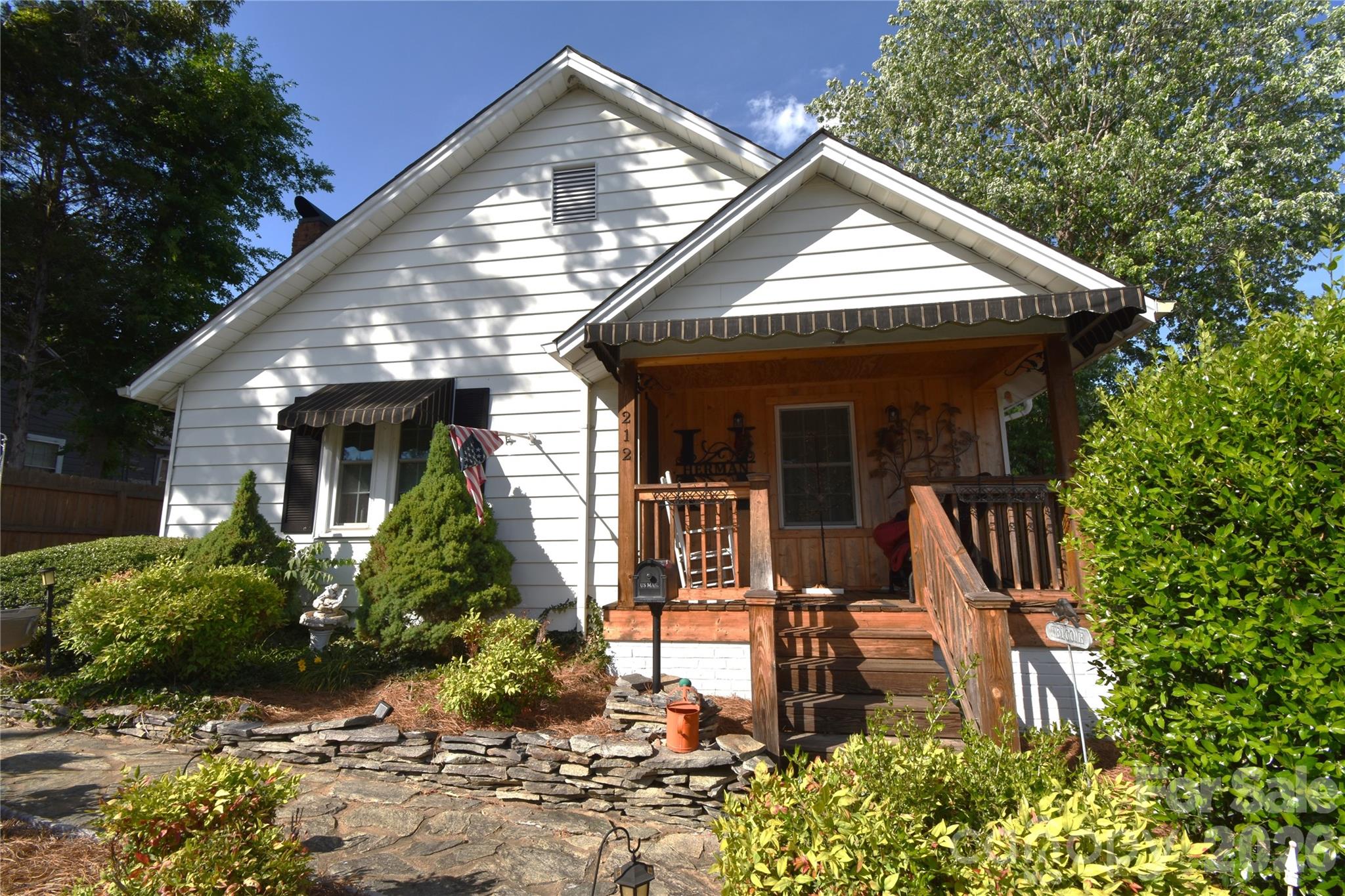 212 Sharon Avenue NW — Lenoir
