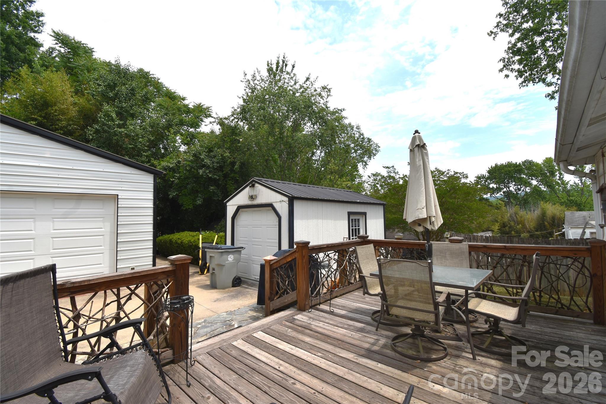 212 Sharon Avenue NW — Lenoir